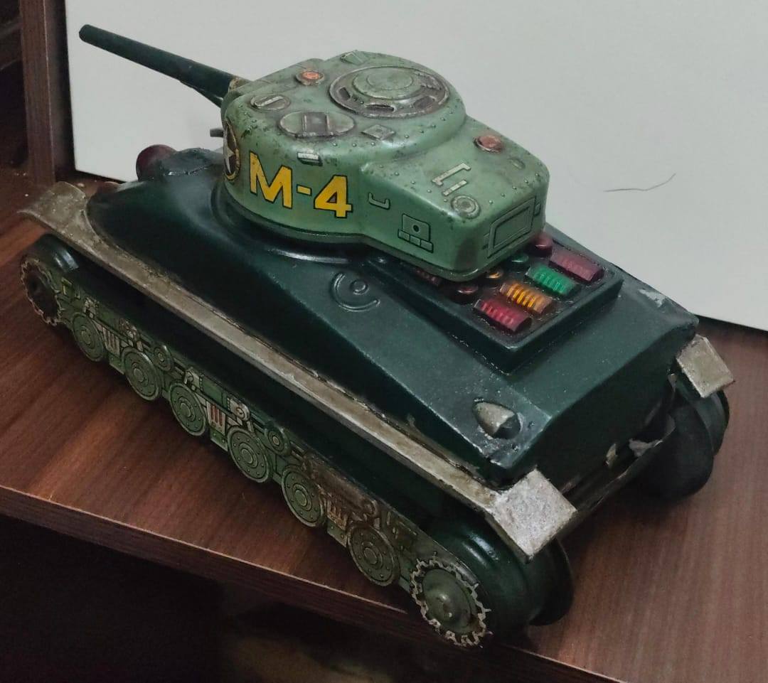 Vintage Taiyo MK4 Sherman tinplate tank from Japan