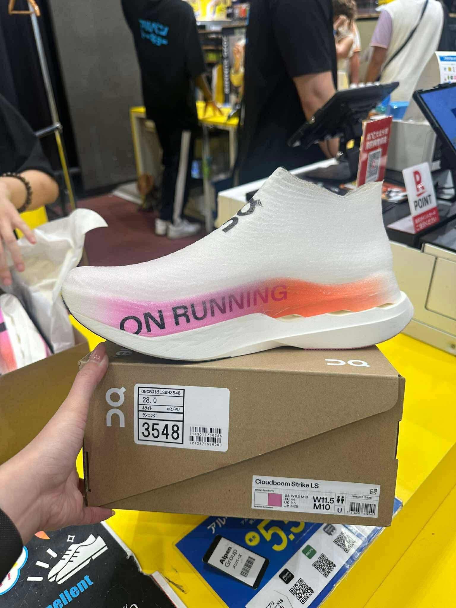 ONE OF THE BEST RUNNING SHOES ? Cloudboom Strike Light spray 