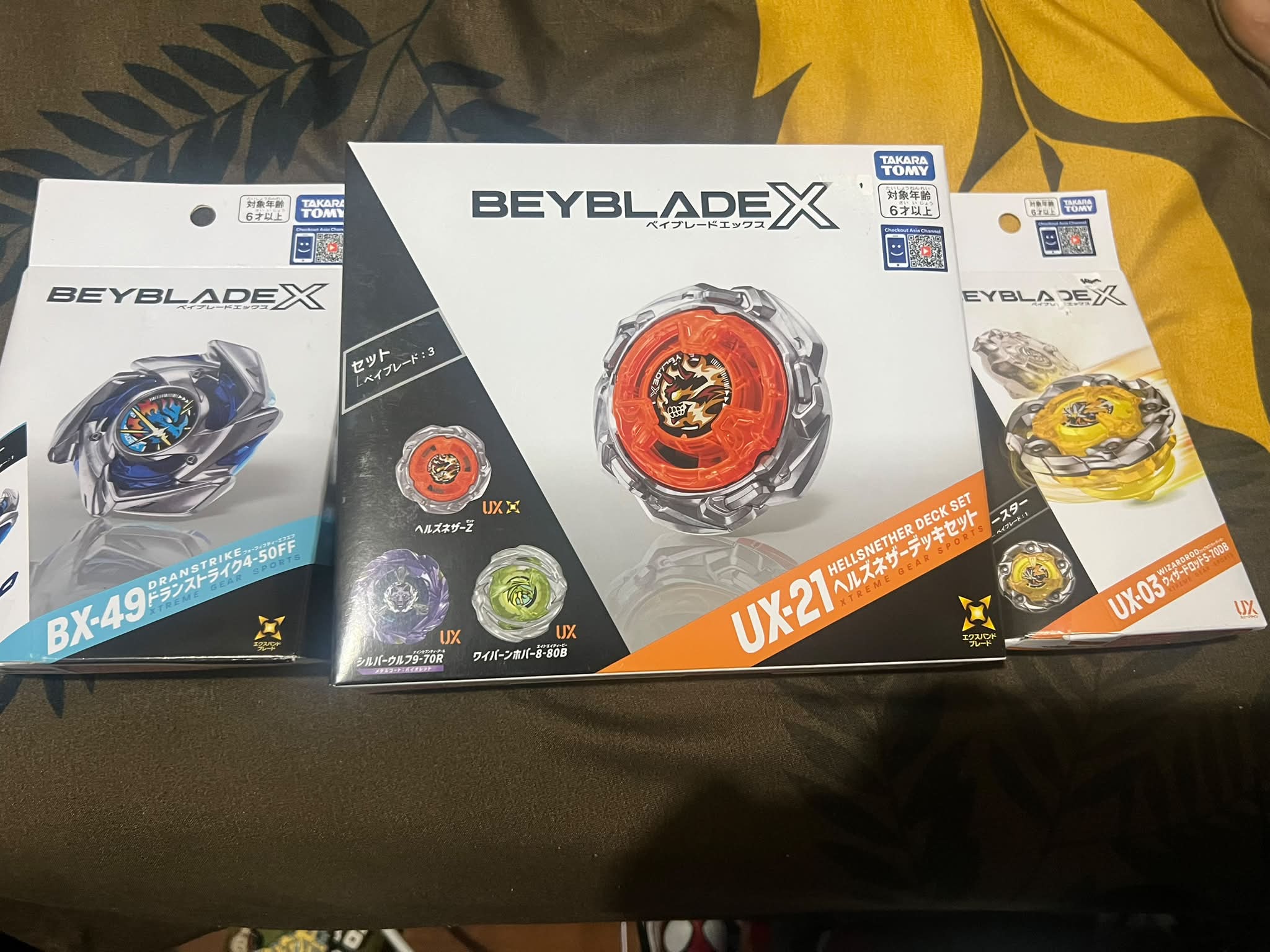 TAKARA TOMY Beyblade X UX-20 Starter Set: Glory Valkyrie LF for