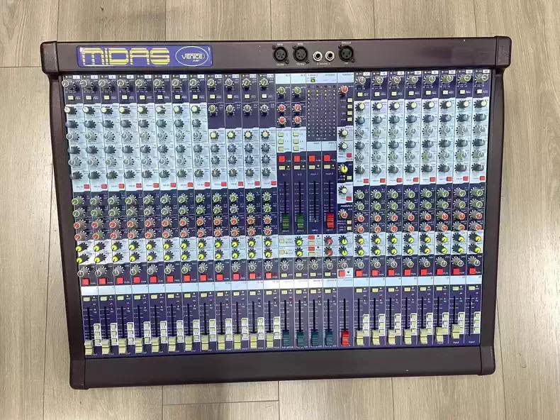 MIDAS VENICE 240 mixer
