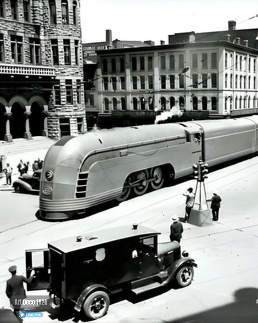 Henry Dreyfuss' iconic Mercury streamliner train design