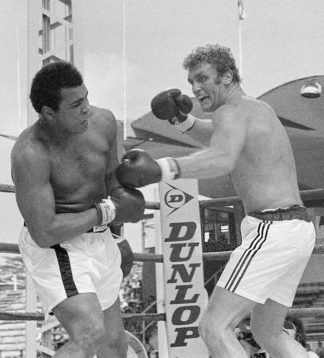 Kick - Muhammad Ali retained his world heavyweight title with a ...