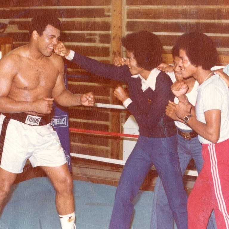 Kick - Muhammad Ali takes one on the nose from Michael Jackson at his ...