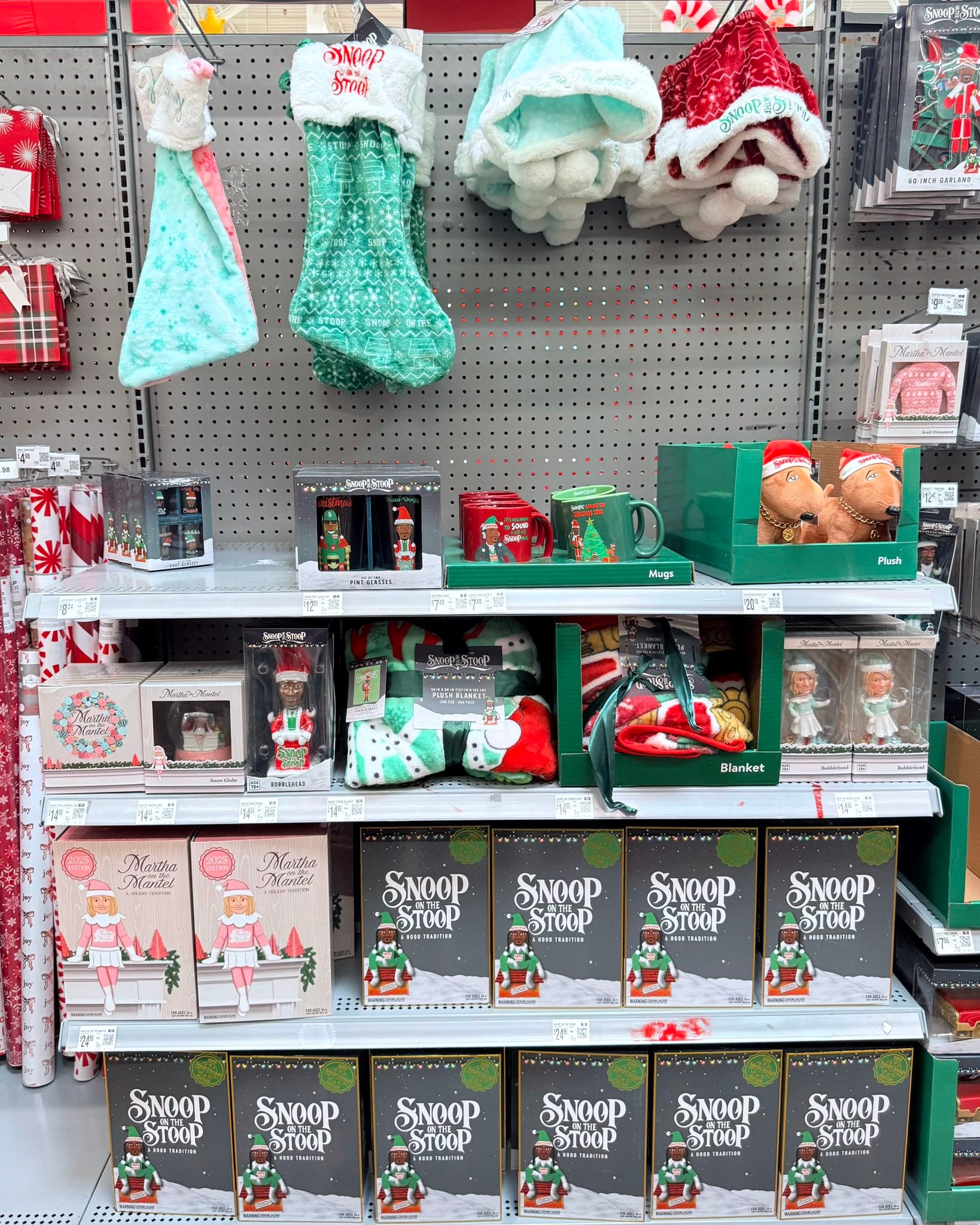 snoop & martha christmas finds at walmart ♥️🩵🎄