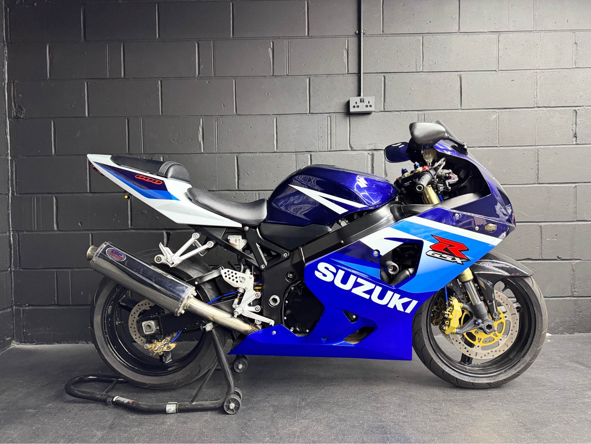 GSX-R 600. In the blue and white that just feels right. 17,952