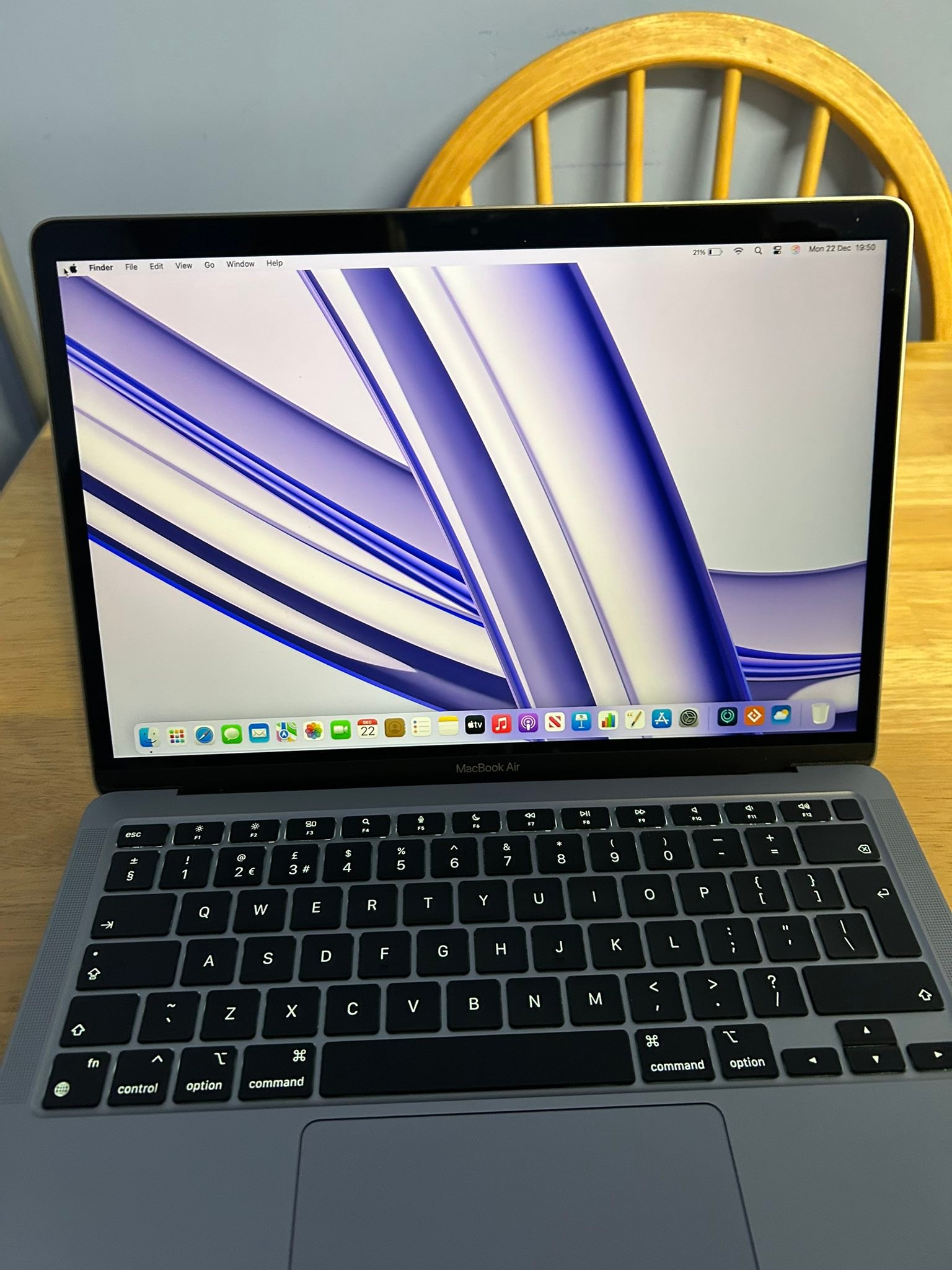 macbook air M1 256SSD 94 cycle battery charger included one tiny