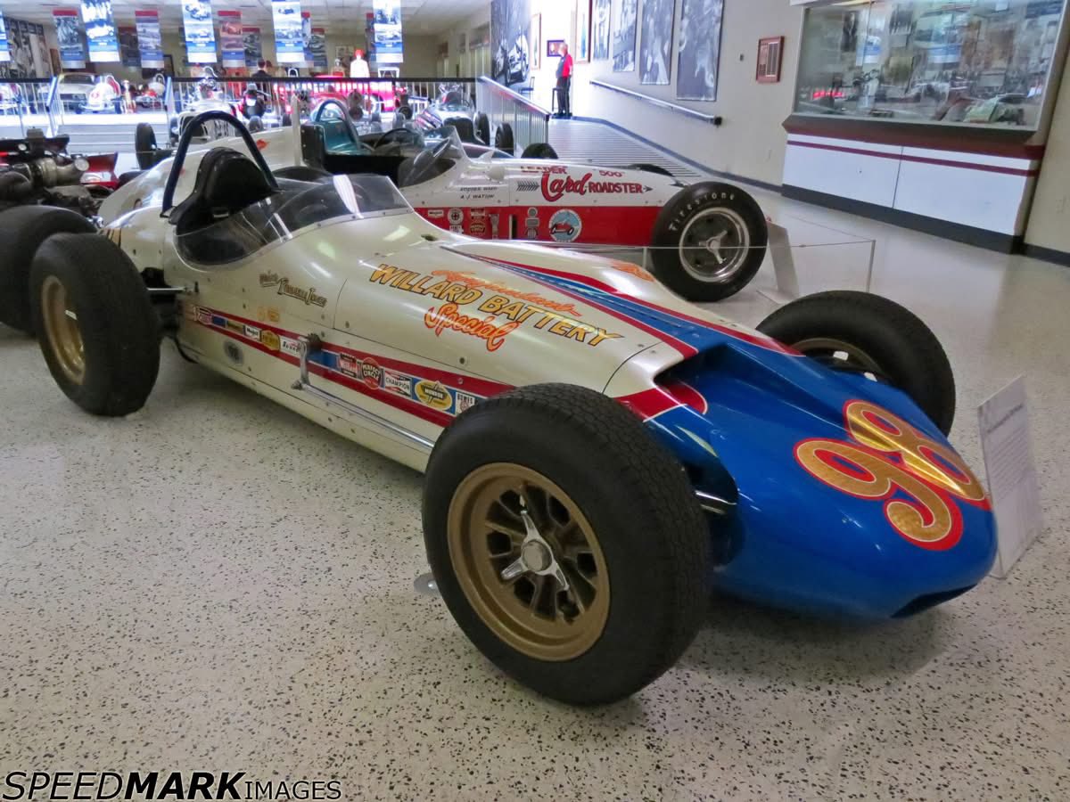 1:18 scale model of Parnelli Jones' 1962 Indy 500 Watson roadster
