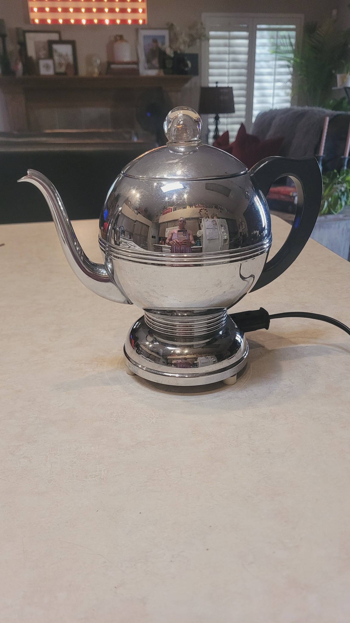 Classic Presto coffee maker design and features