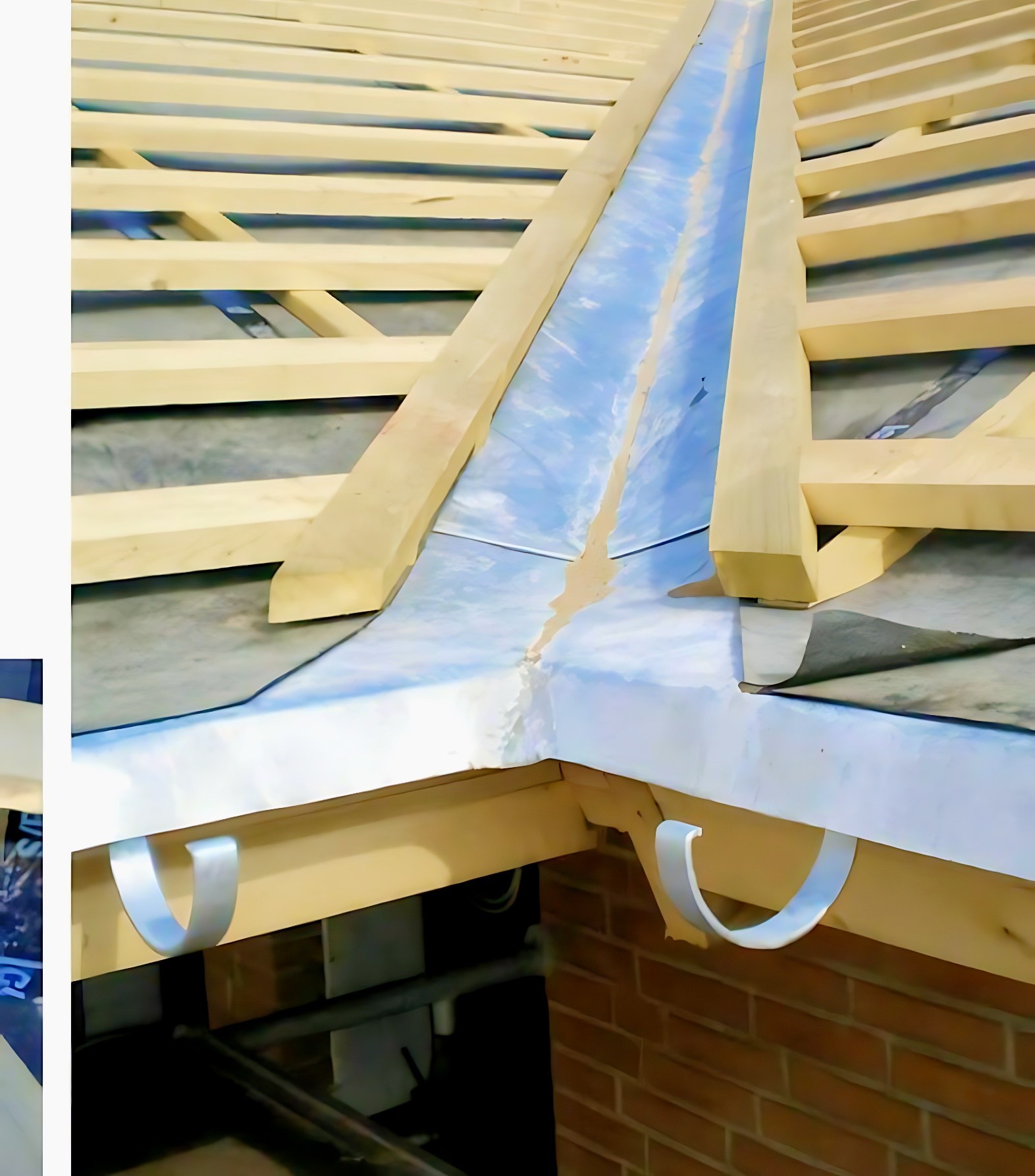 Brauliorodrg - This image shows the construction of a roof valley ...