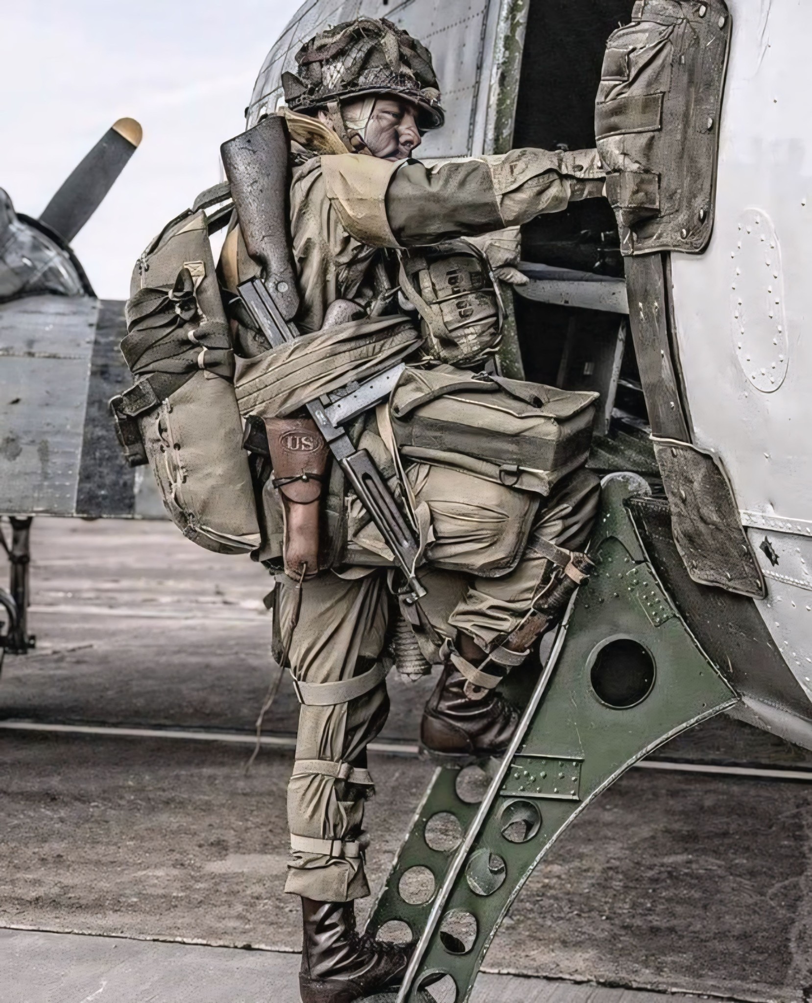 US Air Force captain in 1980s RDF camouflage uniform with 82nd 