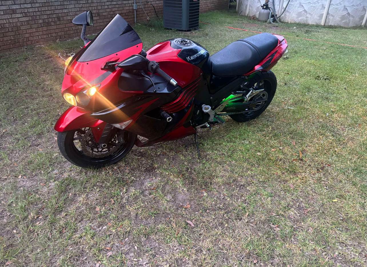 2008 Kawasaki ZRX · Driven 15,980 miles Super fast bike has no