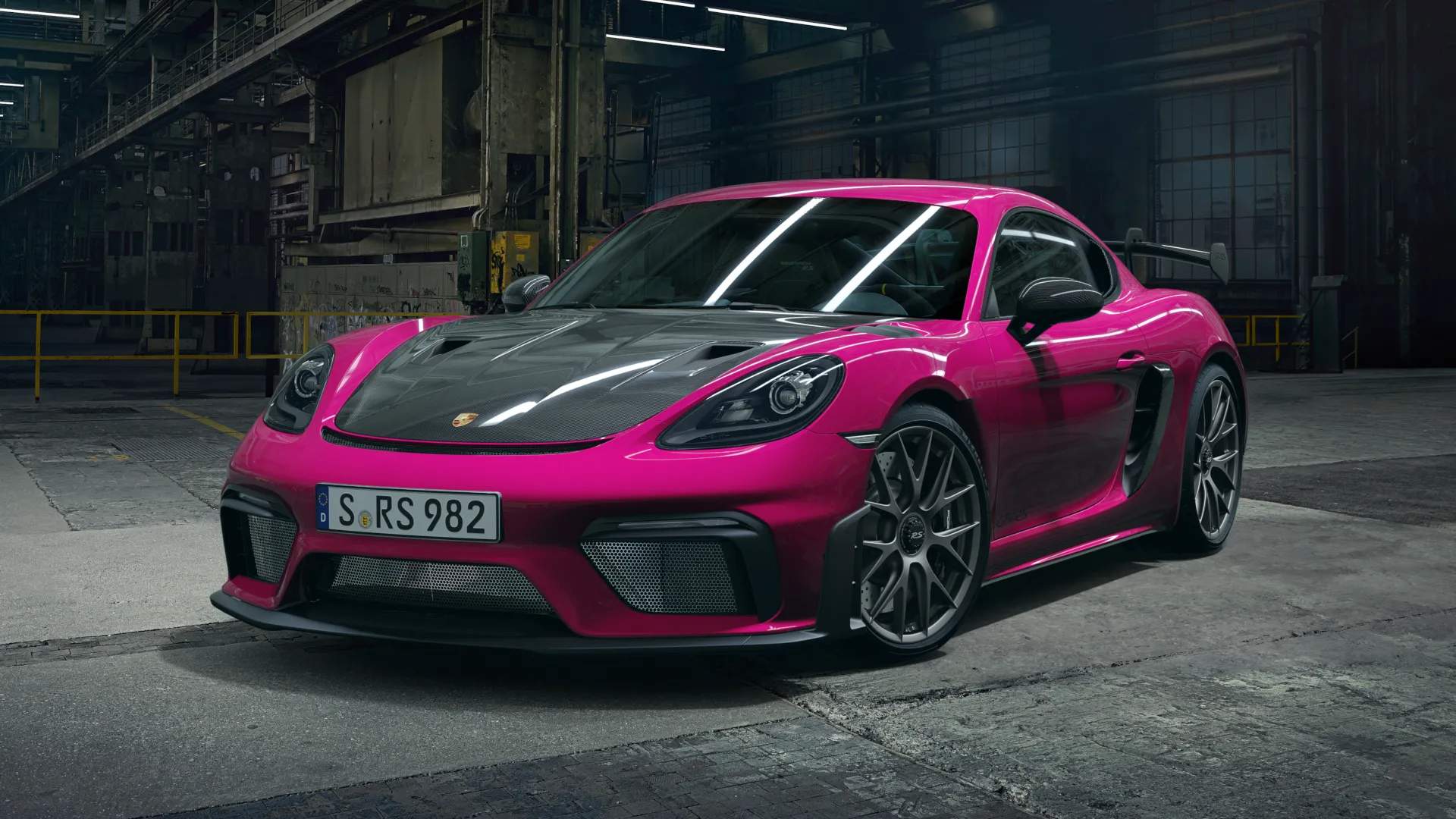 A mean, Shade Green, powerful machine. This 2025 Porsche 718