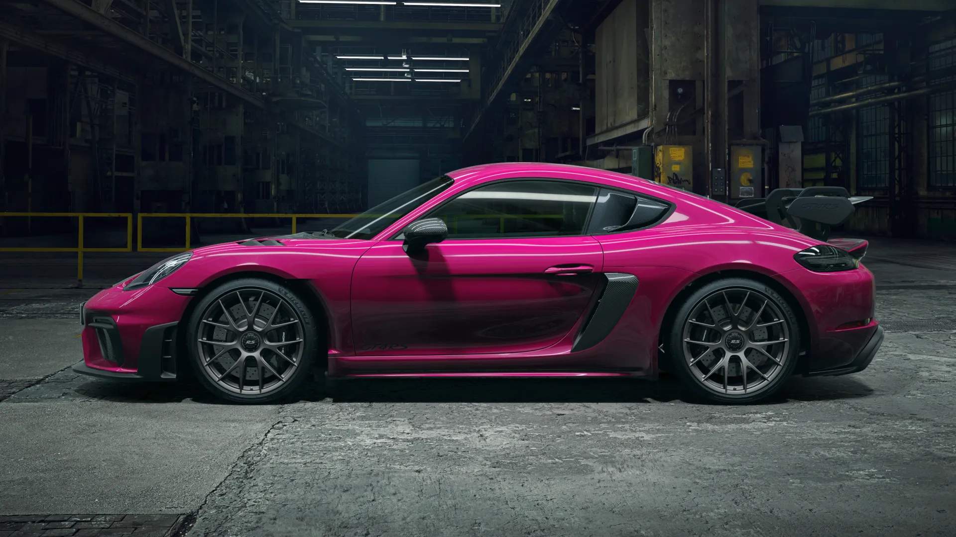 A mean, Shade Green, powerful machine. This 2025 Porsche 718
