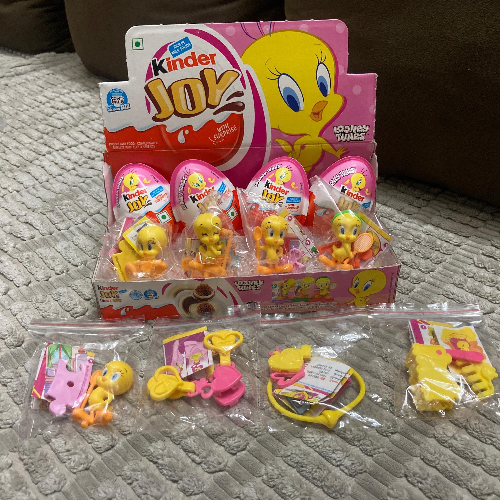 tweety bird グッズ セット Looney tunes tweety bird set at ₹765. Buy with the link in
