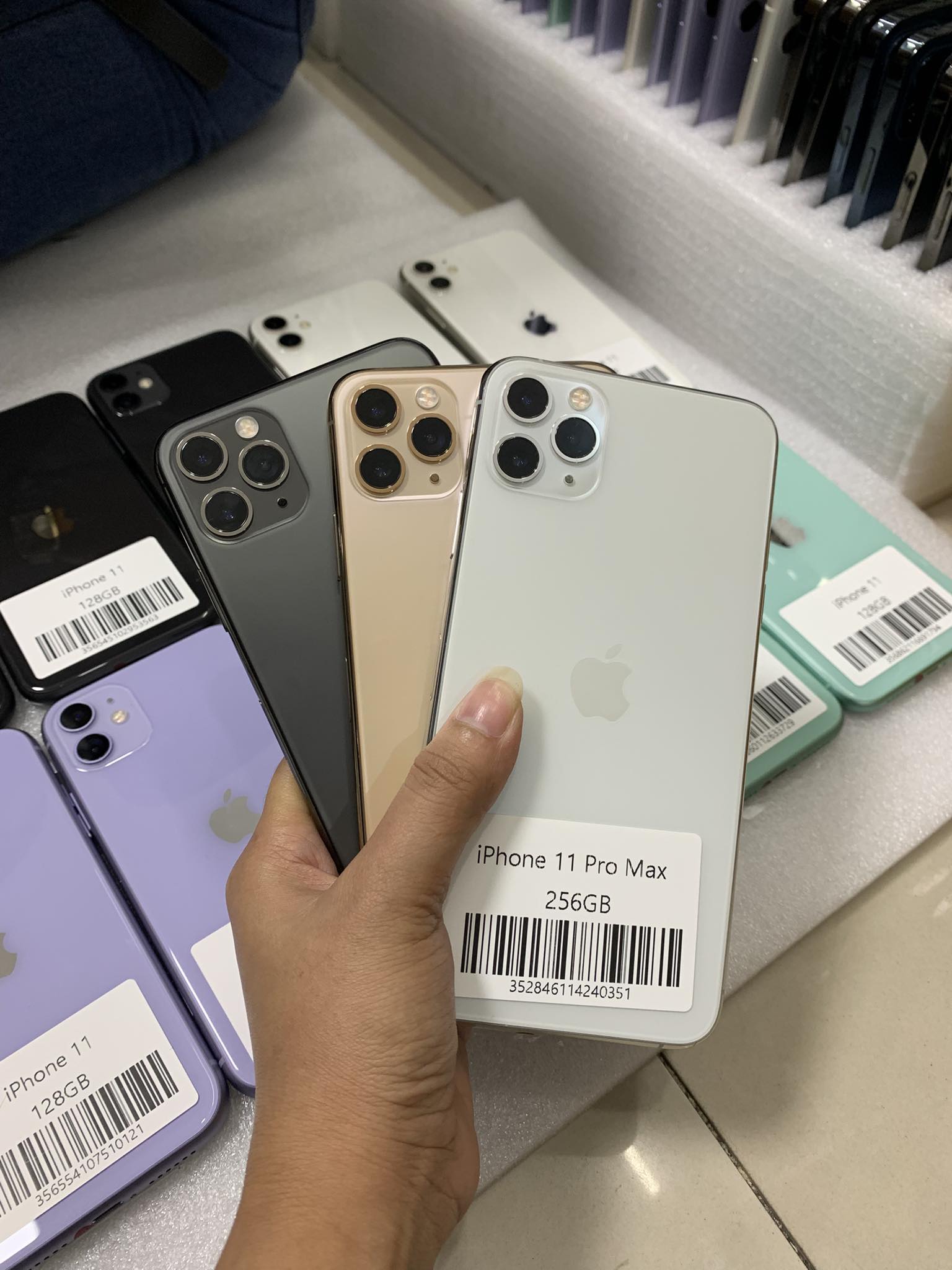 ? THE BIG UPGRADE IS HERE: iPHONE 11 PRO MAX 256GB! ? Want the 