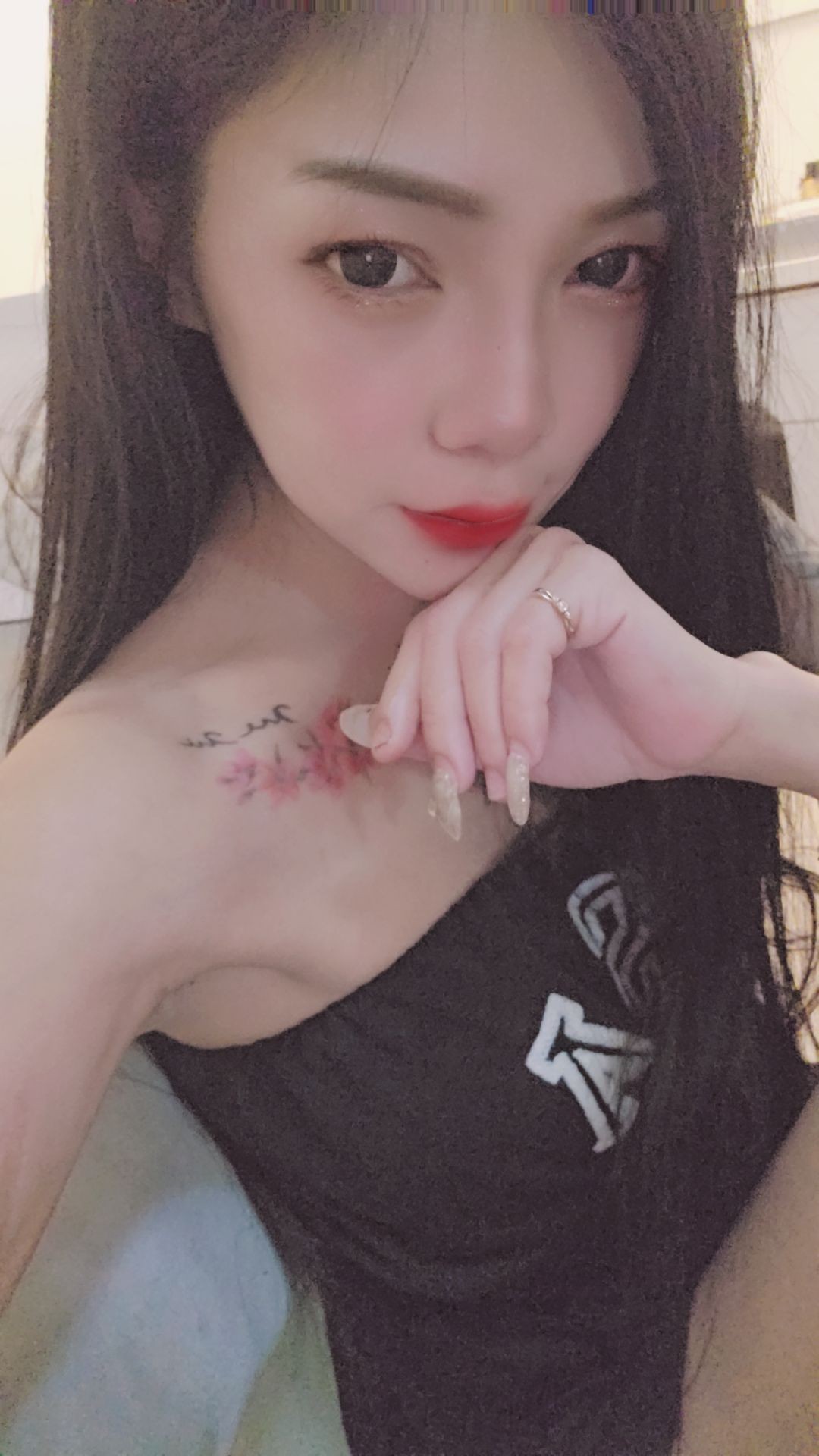 花羃羃 - 花羃羃 added a new photo.