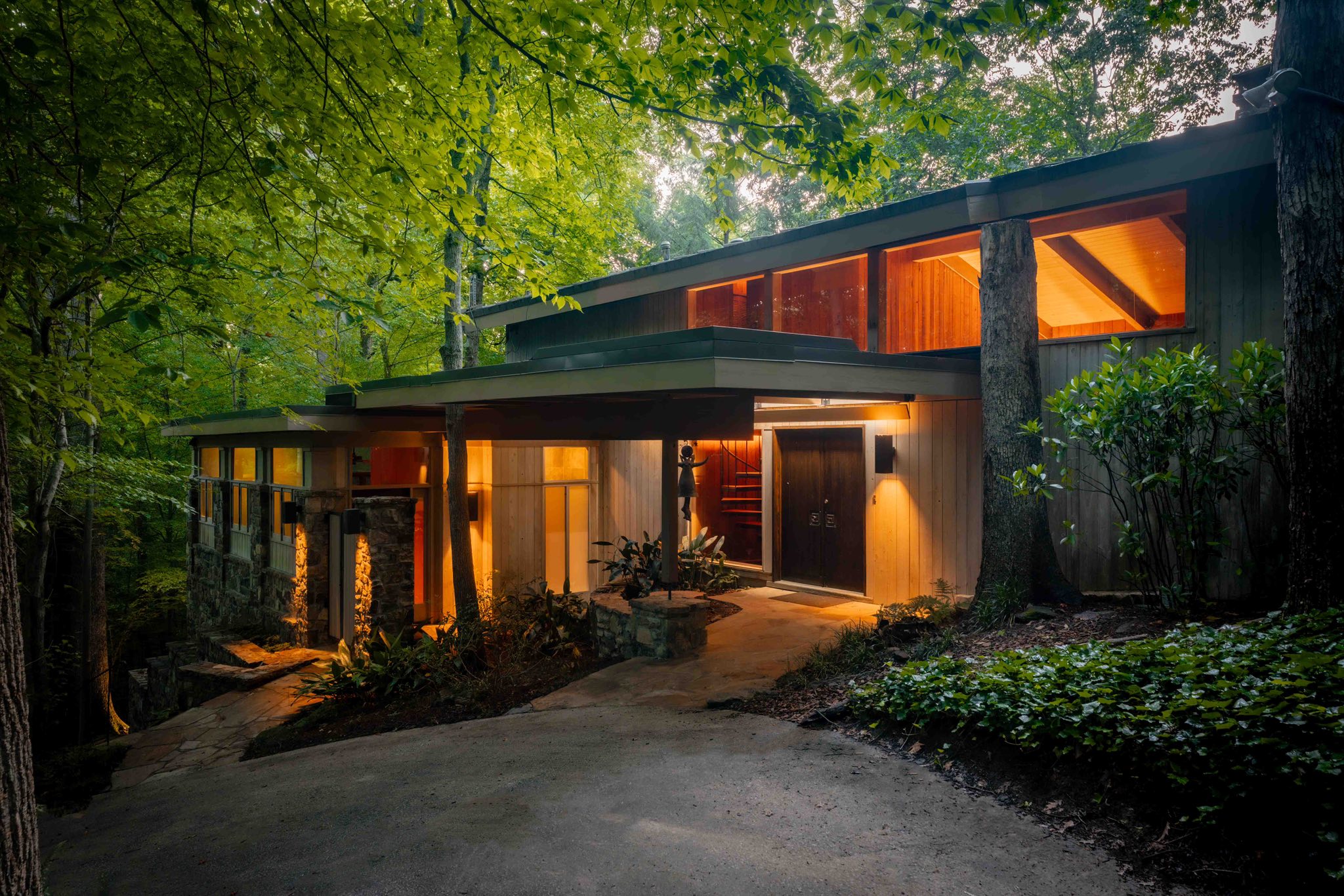 We have never said this before but here is a near perfect MCM in Atlanta,  GA, designed in 1969 by the “godfather of Atlanta's modernist movement”  Herbey MIlkey. The home has a