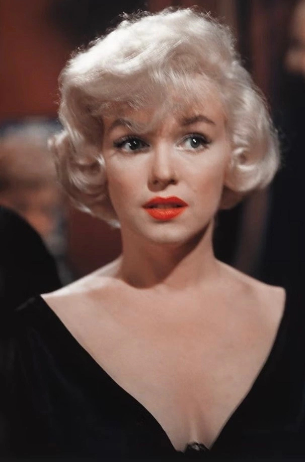 Marilyn Monroe was famous for her classic eyeliner wing and red