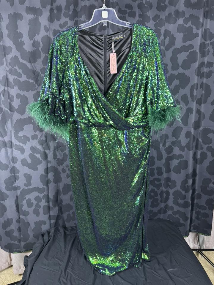 green velvet calvin klein dress Crushed emerald green, size 4. NWT. Perfect for Christmas. 🎄 ￼ Wedding dresses