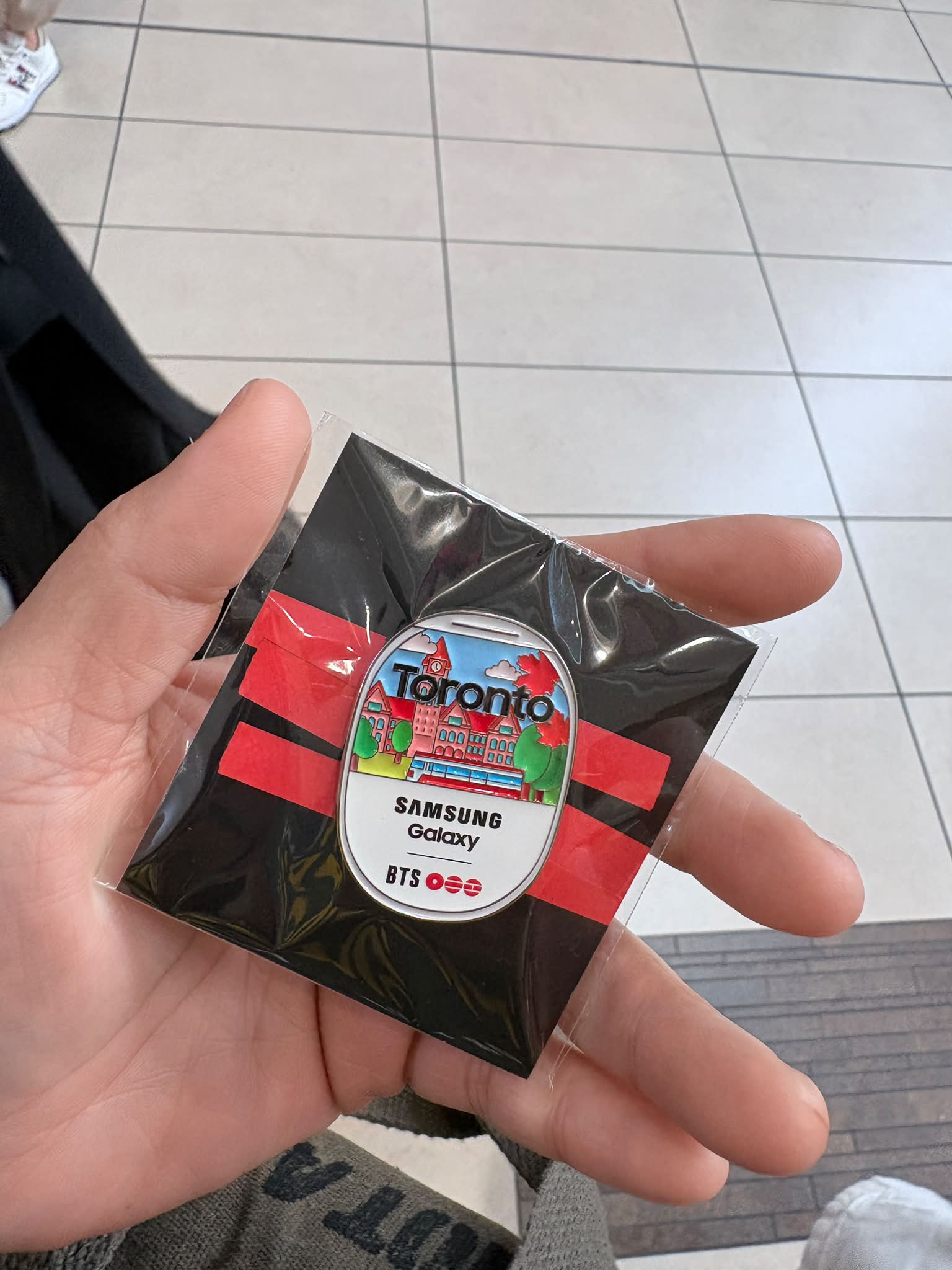 Samsung Galaxy‪‪✕‬BTS Sydney ピンバッジ BTS Samsung Pin Anyone who still wants the pin, they still have
