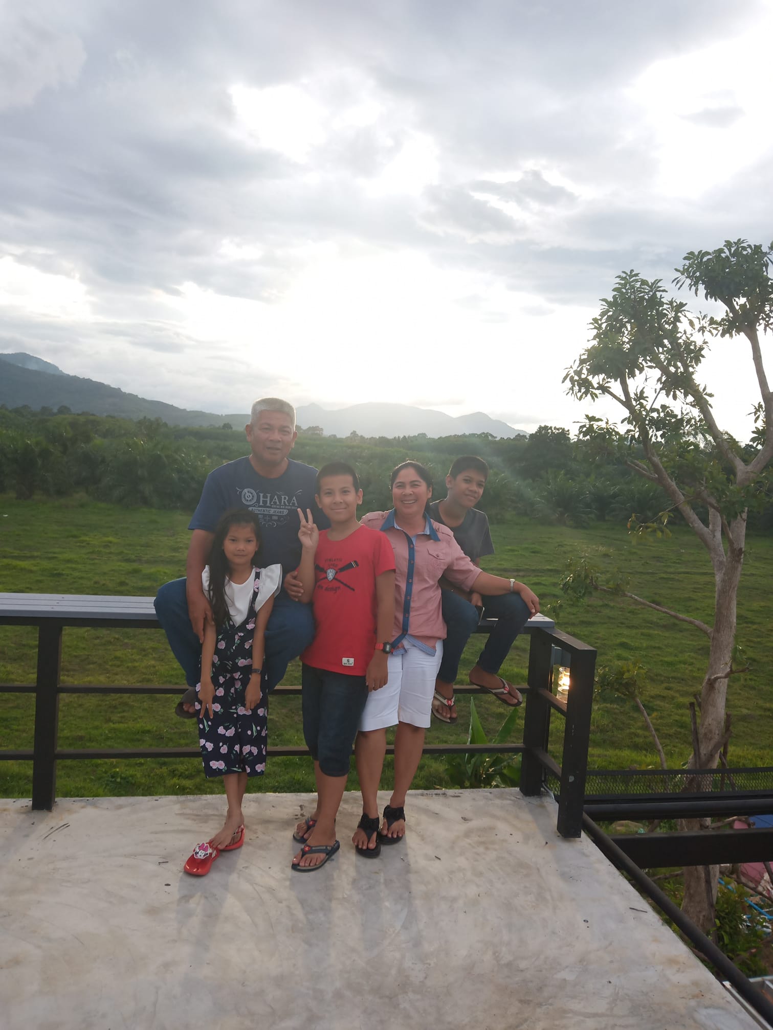Praew Eiei (@Praew2533) • Facebook, Connect with friends