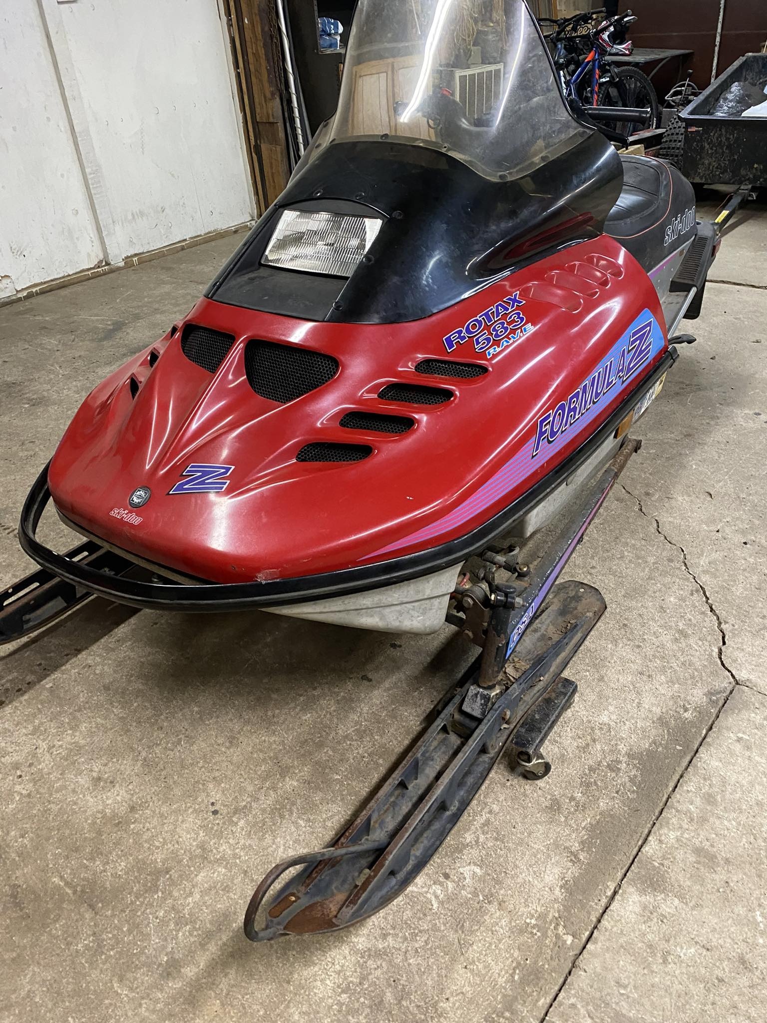 Why is my 1996 Ski-Doo Formula Z 583 Rotax hard to start and idle?