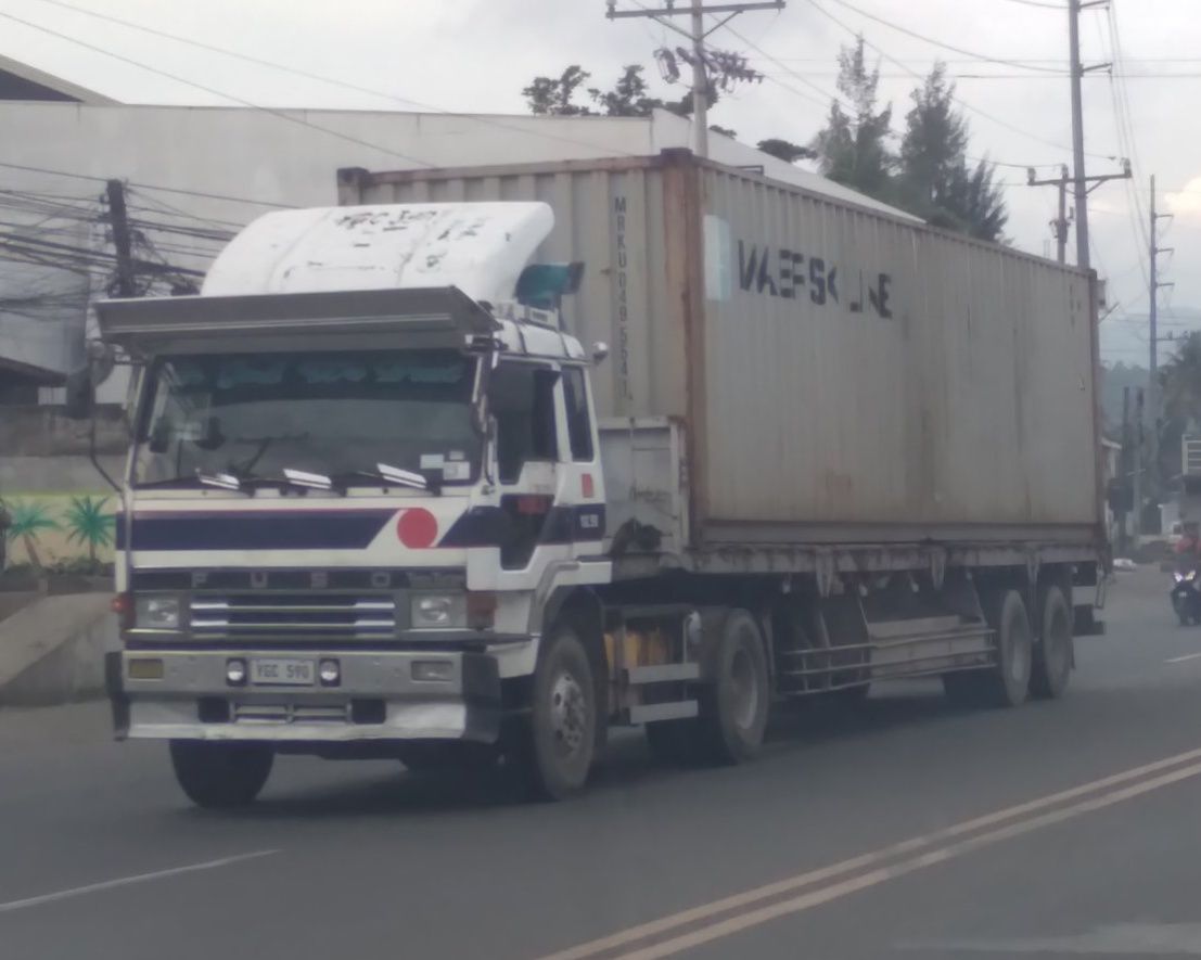 Mitsubishi Fuso T951 car transporter model