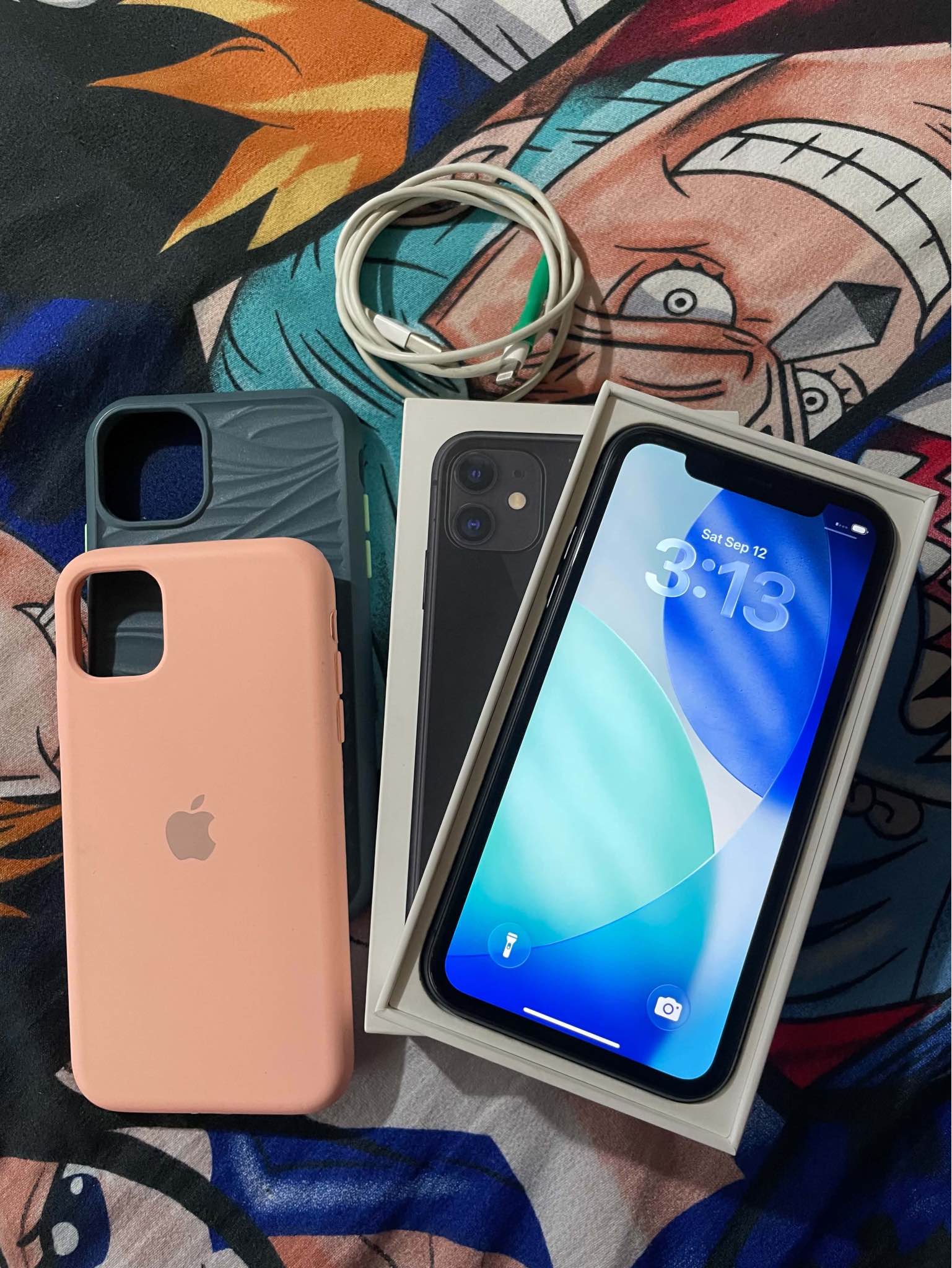 IPHONE 11 64gb WITH BOX inclusion: box cord unit case TRUE TONE