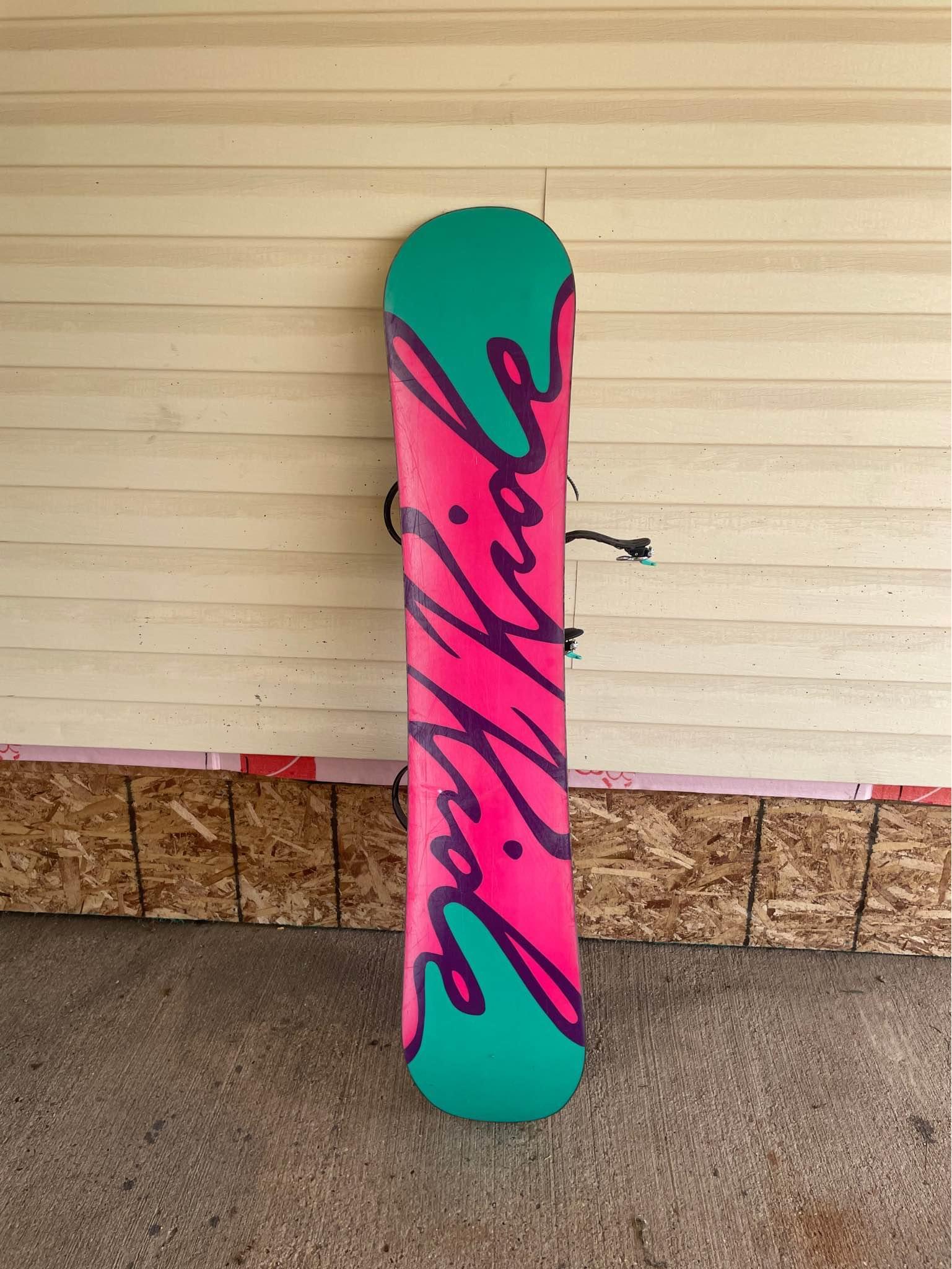 ride baretta snowboard Burnout 2026 152 The 2026 Ride Burnout Snowboard does its dirty work in the park and streets Ride Women's Baretta Snowboard '16