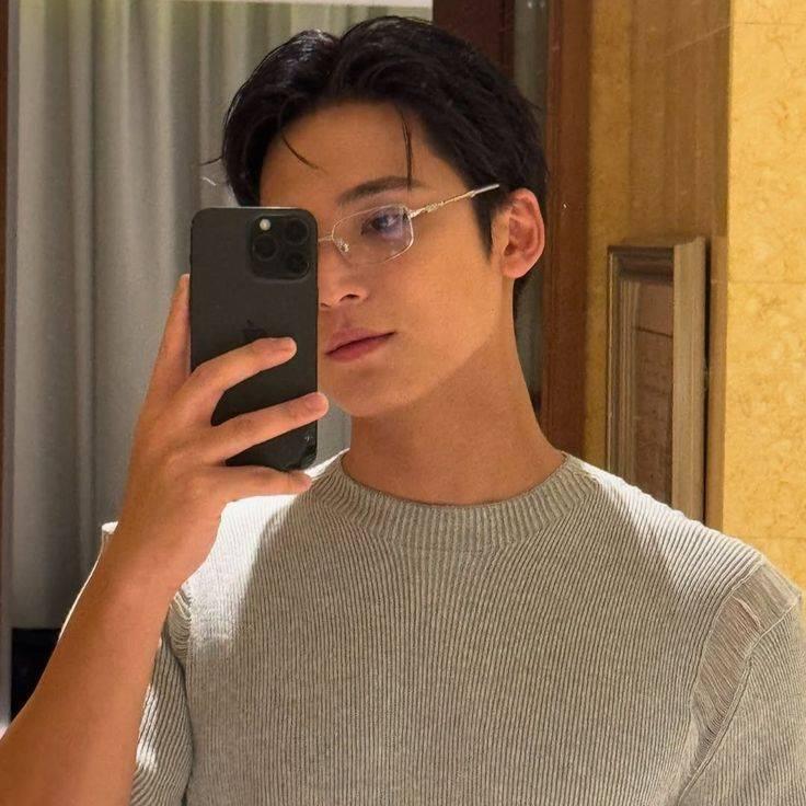 Ito... - Mingyu kumain ng chicken breast na walang seasoning | Facebook