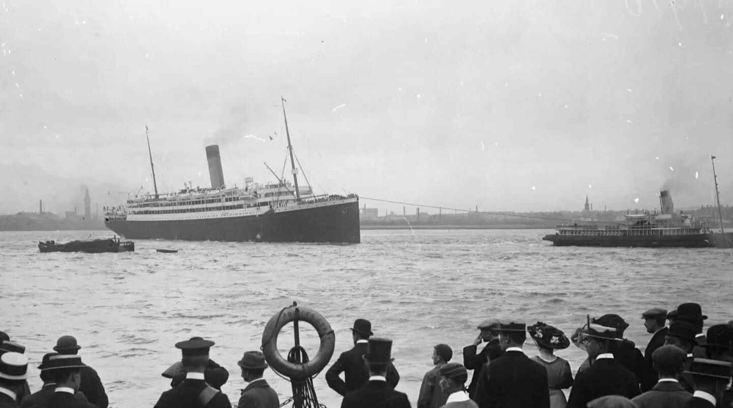 Janda - A lovely photo of the White Star Liner RMS Megantic under tow ...