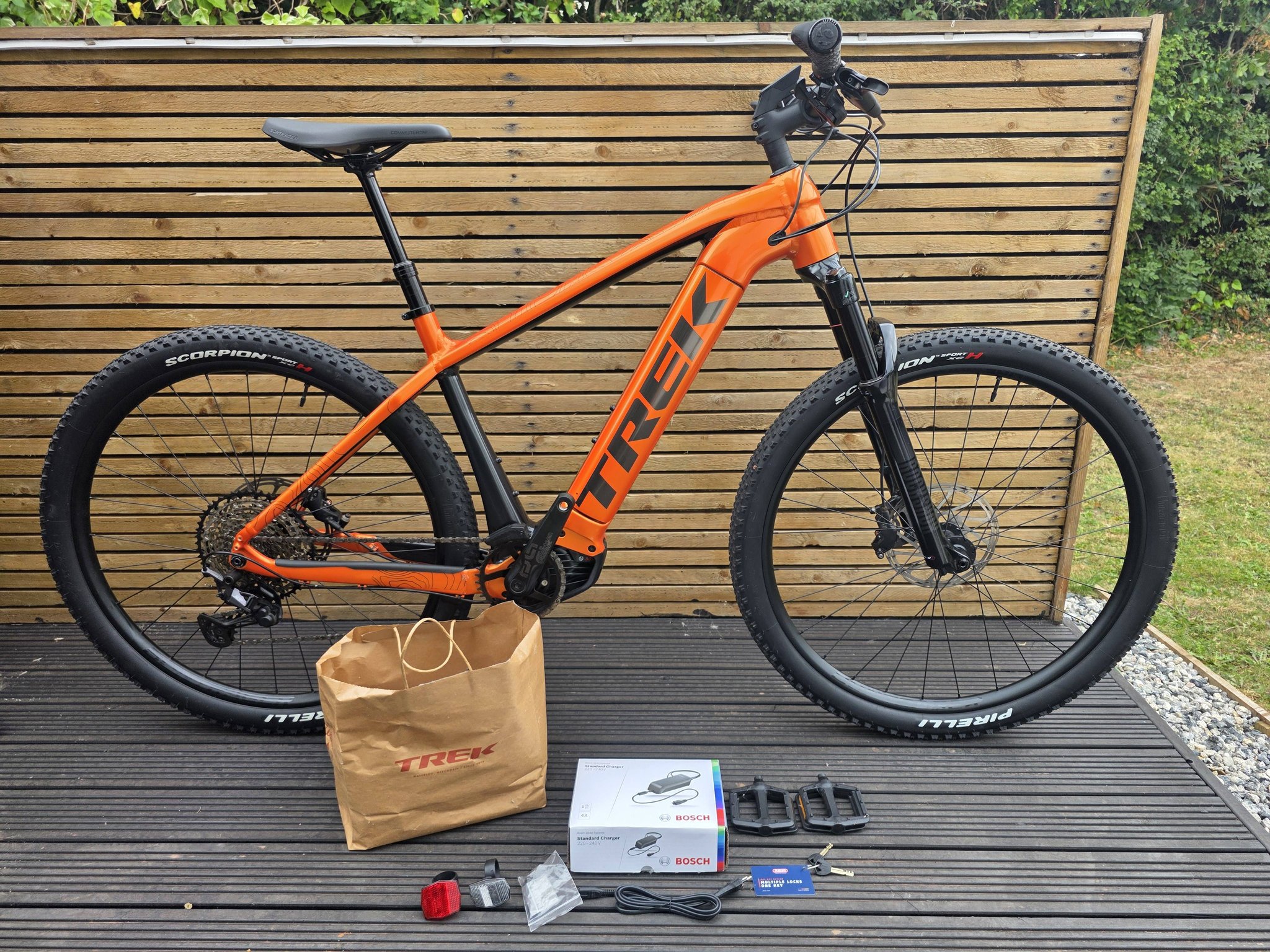fahrradbeleuchtung akku stvzo HENMI LED Fahrradlicht Vorne 100 LUX,Fahrradbeleuchtung zugelass myabo Premium E-Bike Verleih Stufen Baterie:Greenway 36V 14.5 Ah (522 Wh)