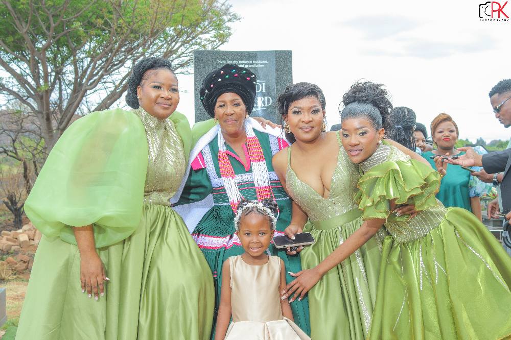 PKPhotographerEntertainment... - PKPhotographerEntertainment