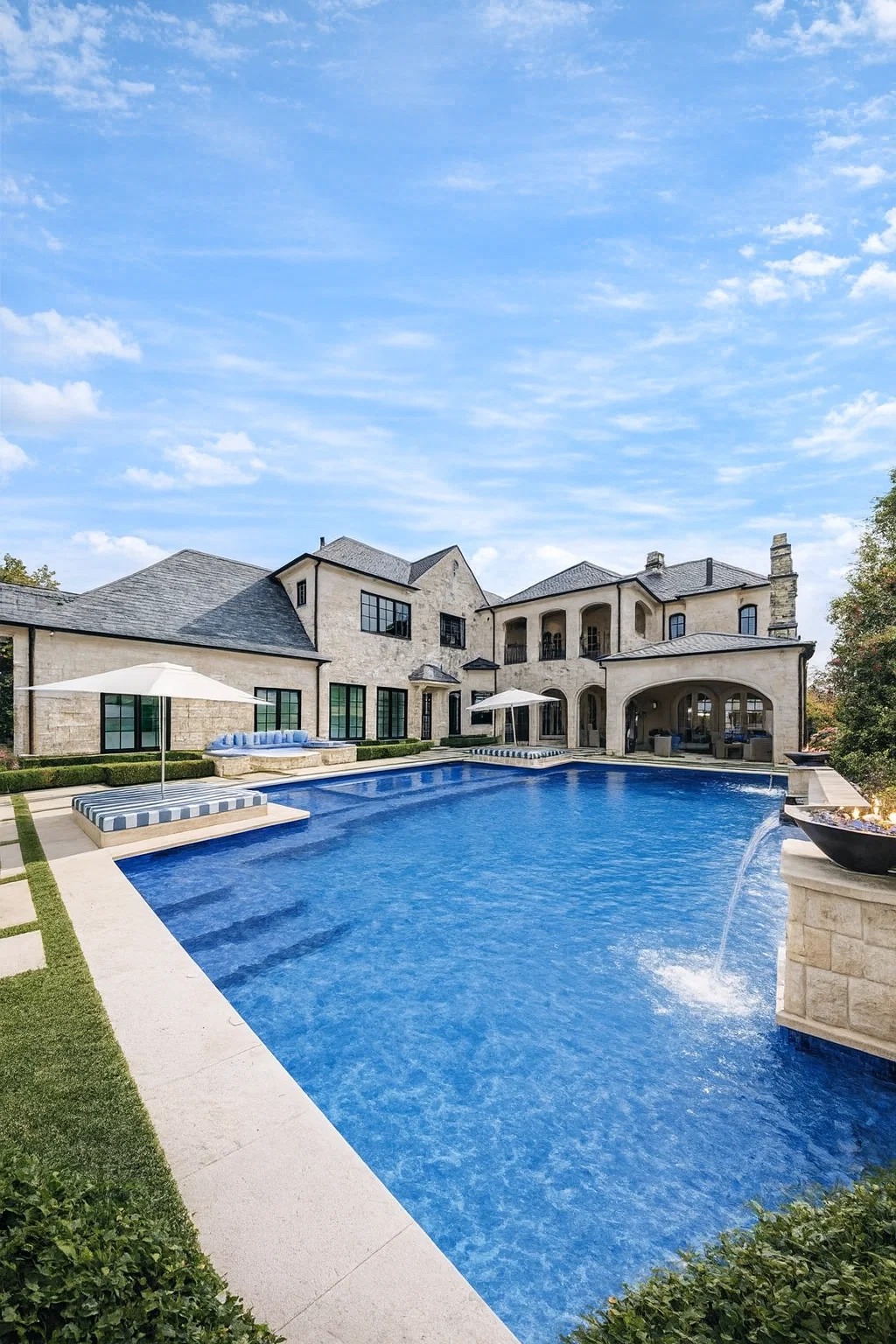 I Love - Don't miss this beautiful home: https://luxury-houses.net/3612 ...