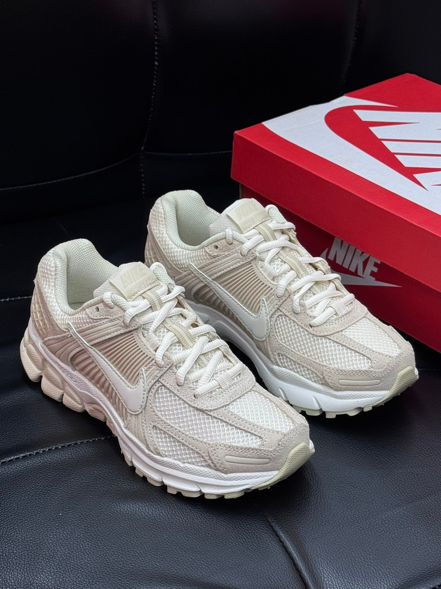 Streetkicksph - Níke Vomero 5 
