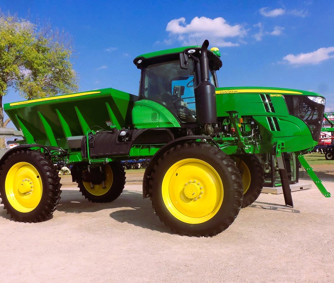 Camp2 - The John Deere R4030 sprayer, introduced in the... | Facebook