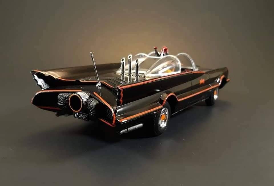 1966 BATMOBILE Polar Lights 1:25 Scale Model Kit