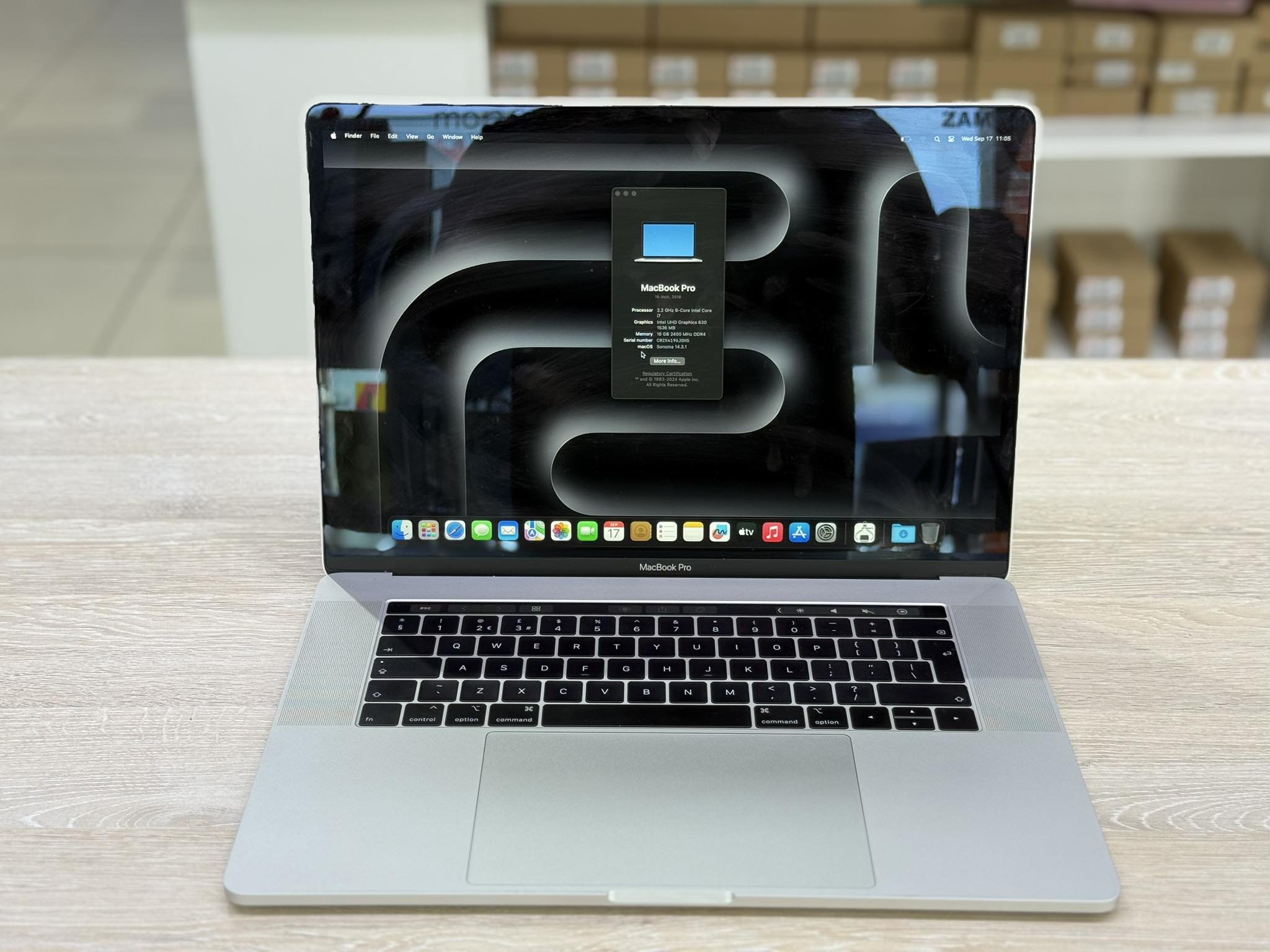 MacBook Pro 15-inch 2018 TouchBar Processor : 2.2GHz 6-Core Intel 
