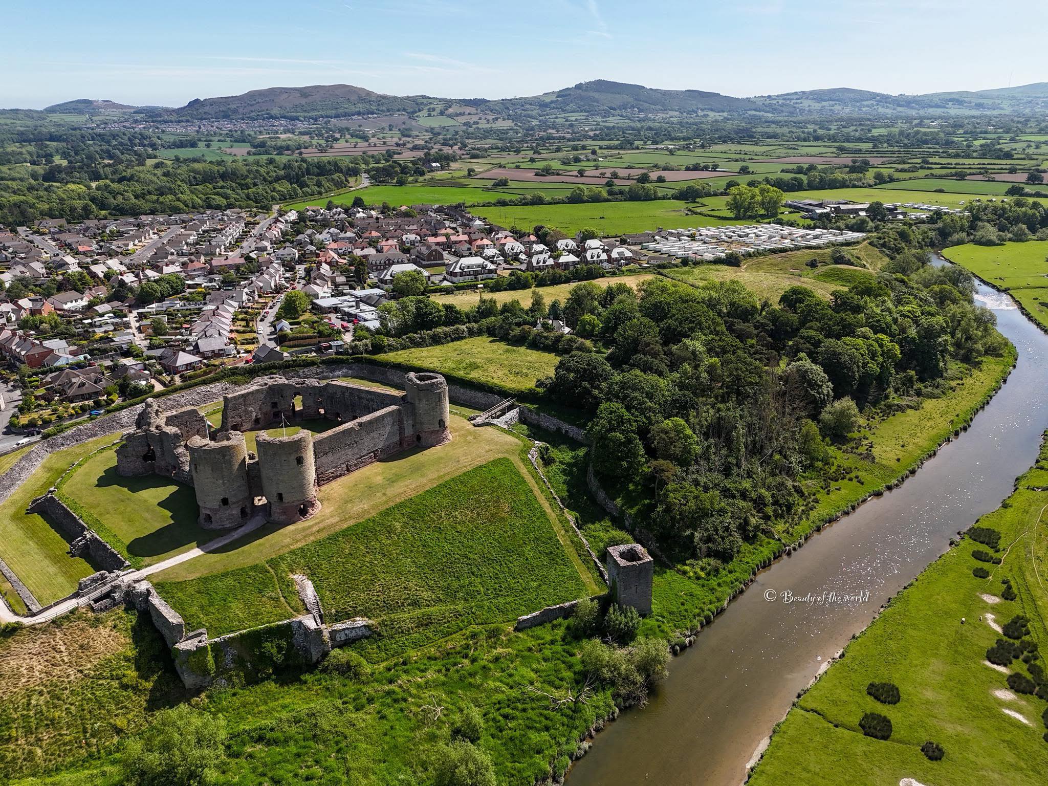 beauty-rhuddlan-castle-is-a-remarkable-medieval-fortress-constructed