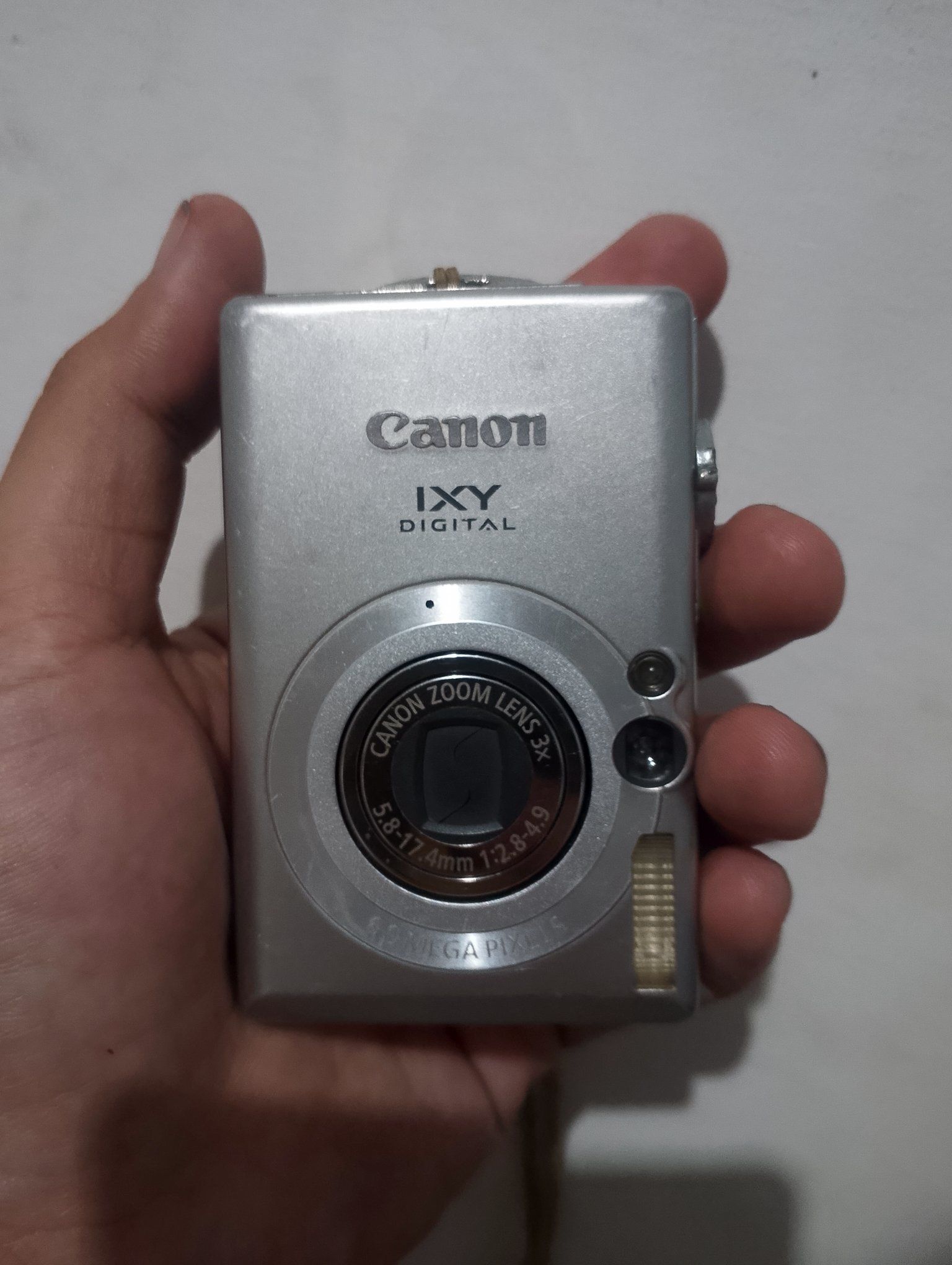 forsale canon ixy 70 with issue issue sensor dust pag naka zoom di