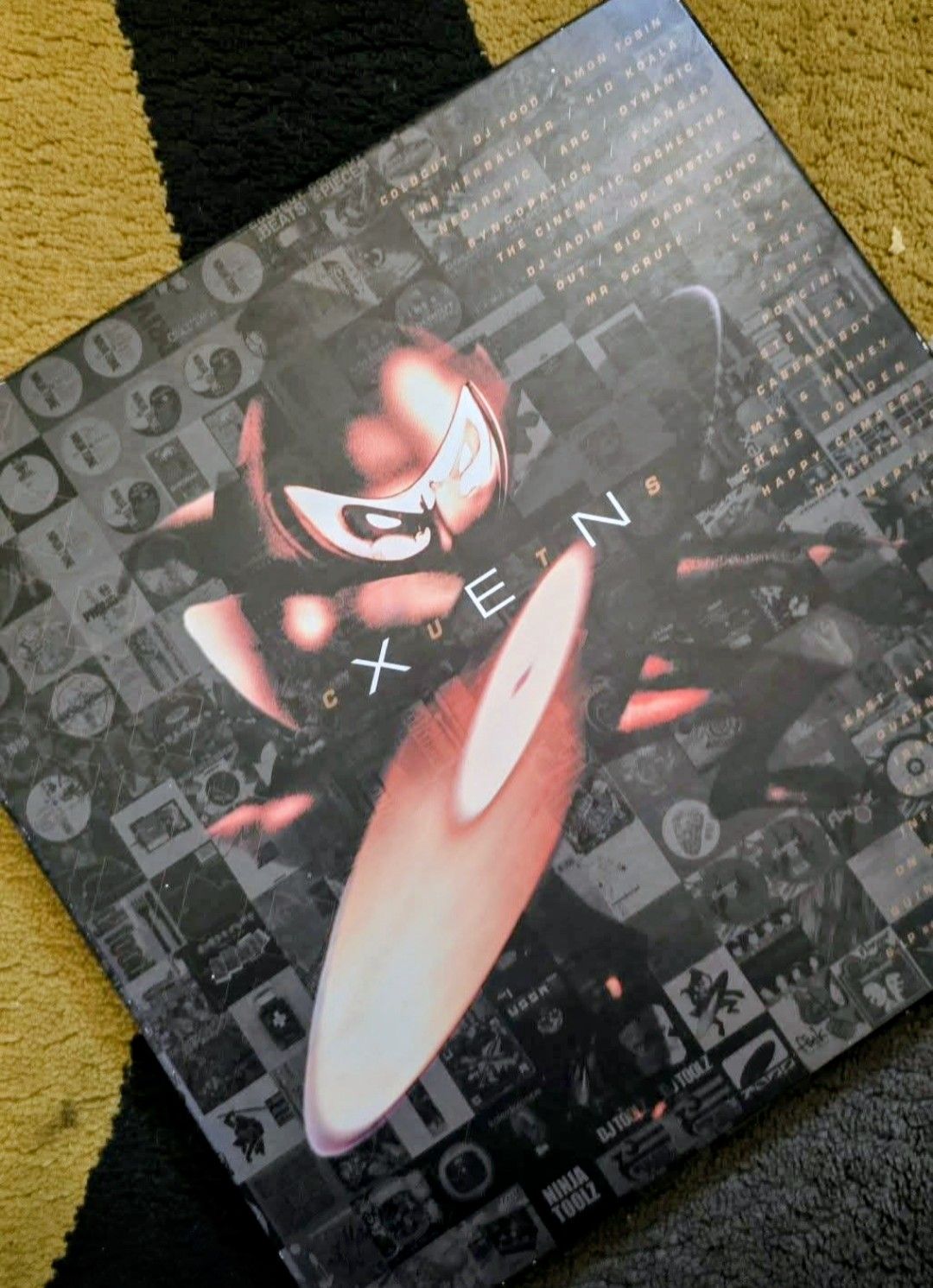Ninja tune goodness. XEN Cuts. XE=N N 8 E ۷ mo.s.co.i/111 G01 1