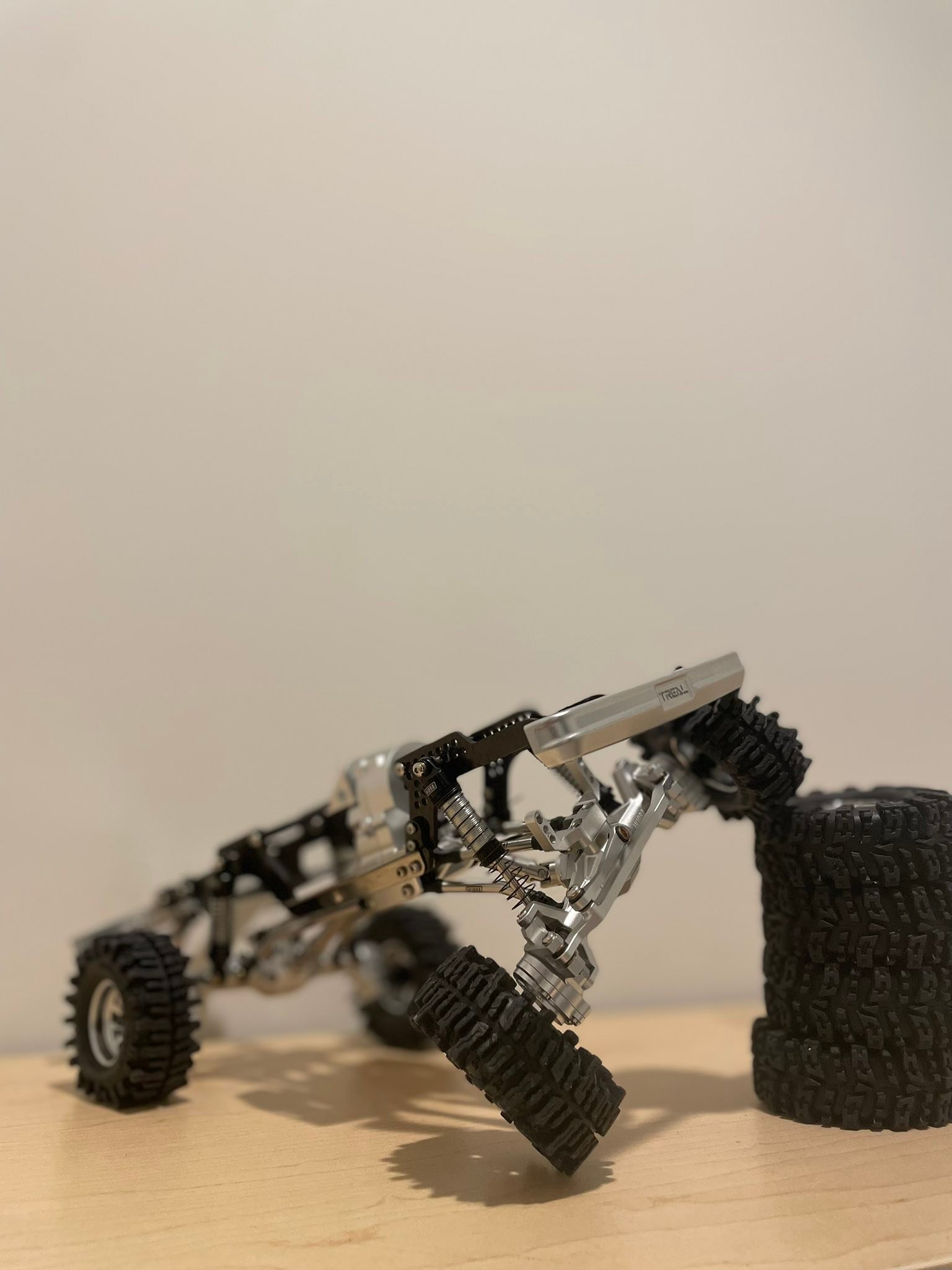 INJORA Support de Servo en Aluminium avec Ensemble de Biellettes de Direction en Acier Inoxydable pour TRX4M Stock Length Axles 1/18 RC Crawler