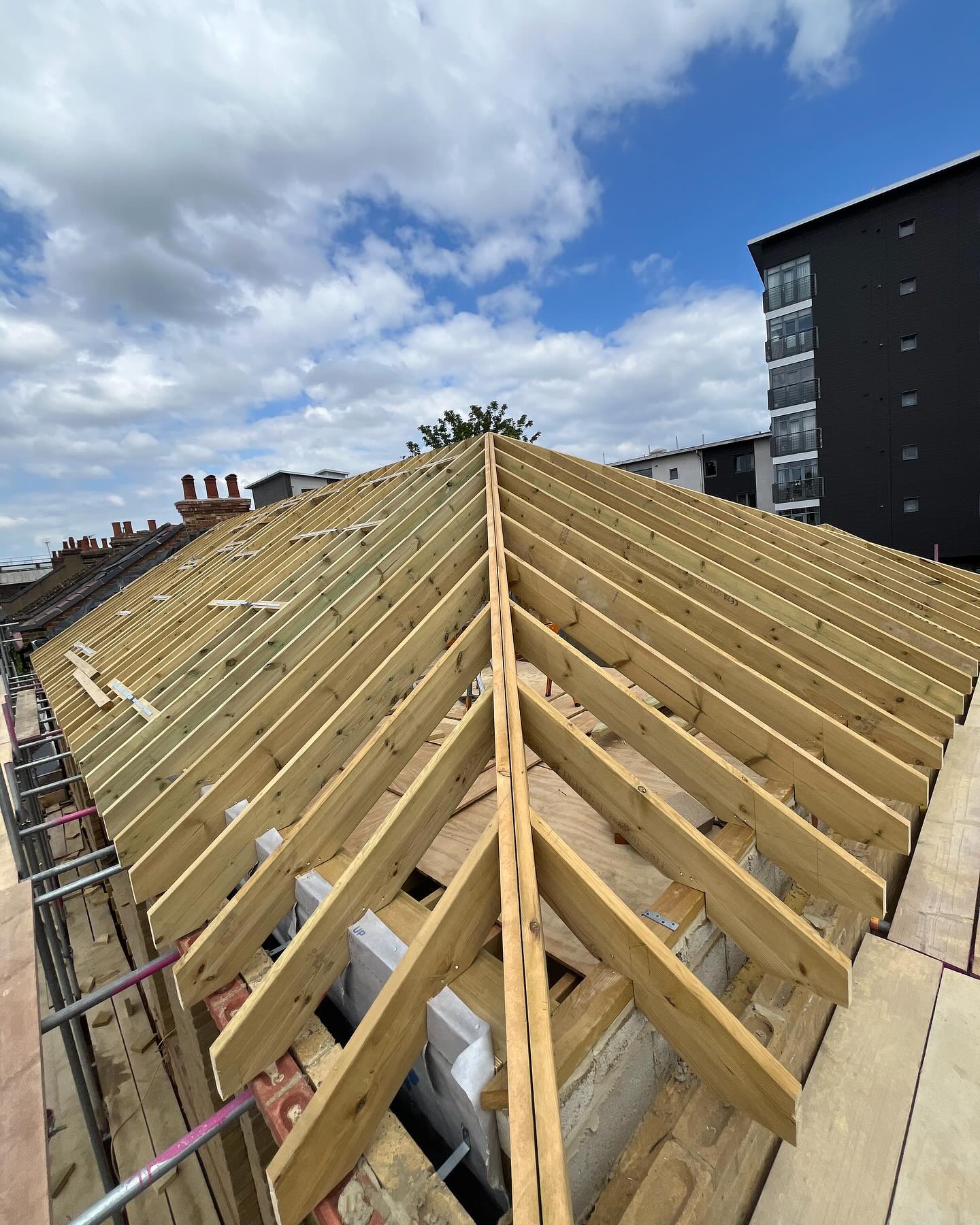 Lopez - Quality 🏠🪚📐 . . . Credit : @howtocutltd . . . . #framing # ...