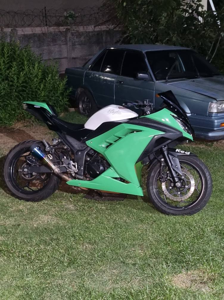 2014 Kawasaki ZX‑10R. 39 800 km.Full Service History. ✨ Features