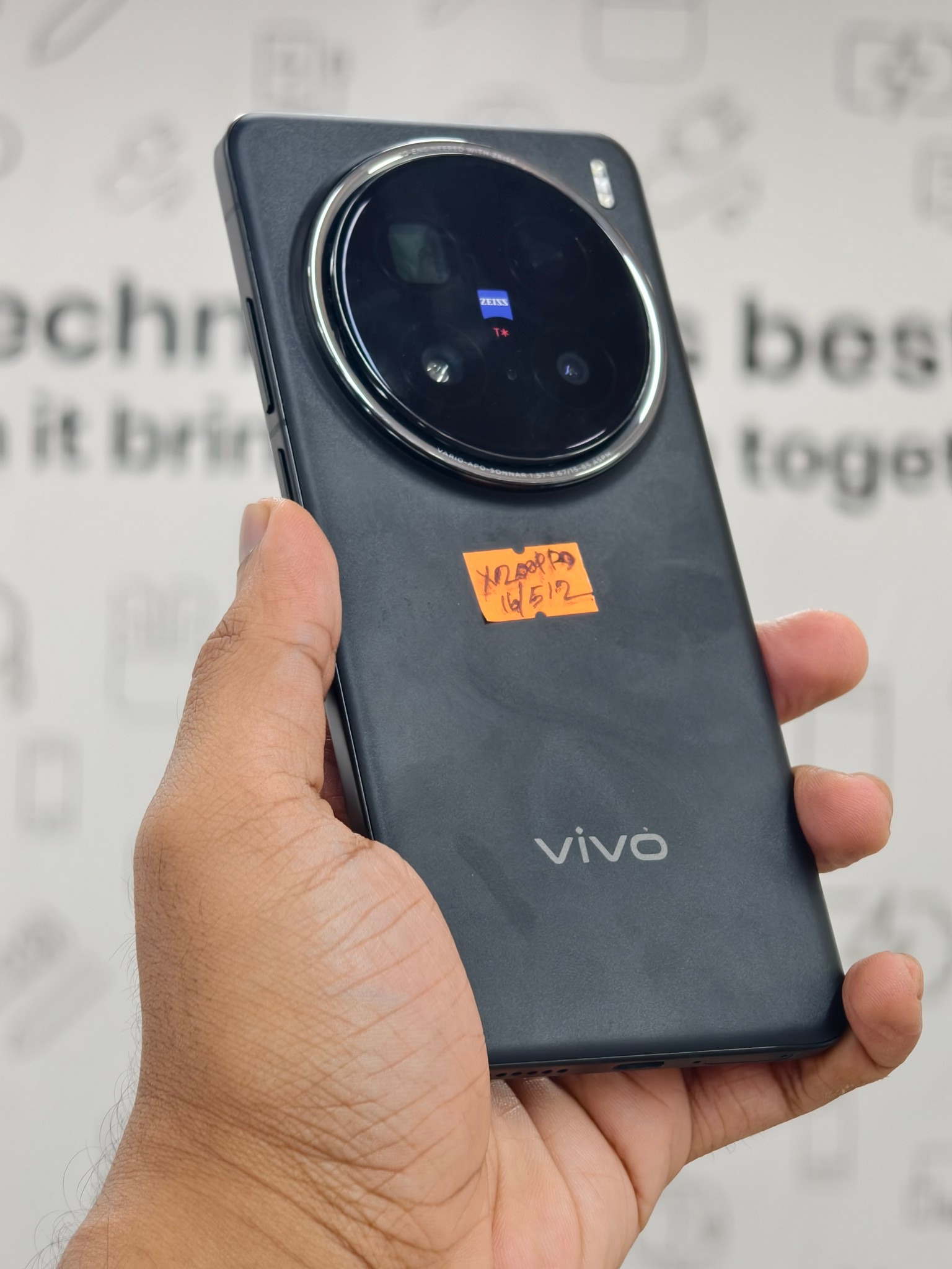 Vivo X200 Pro 16/512 preowned price and details