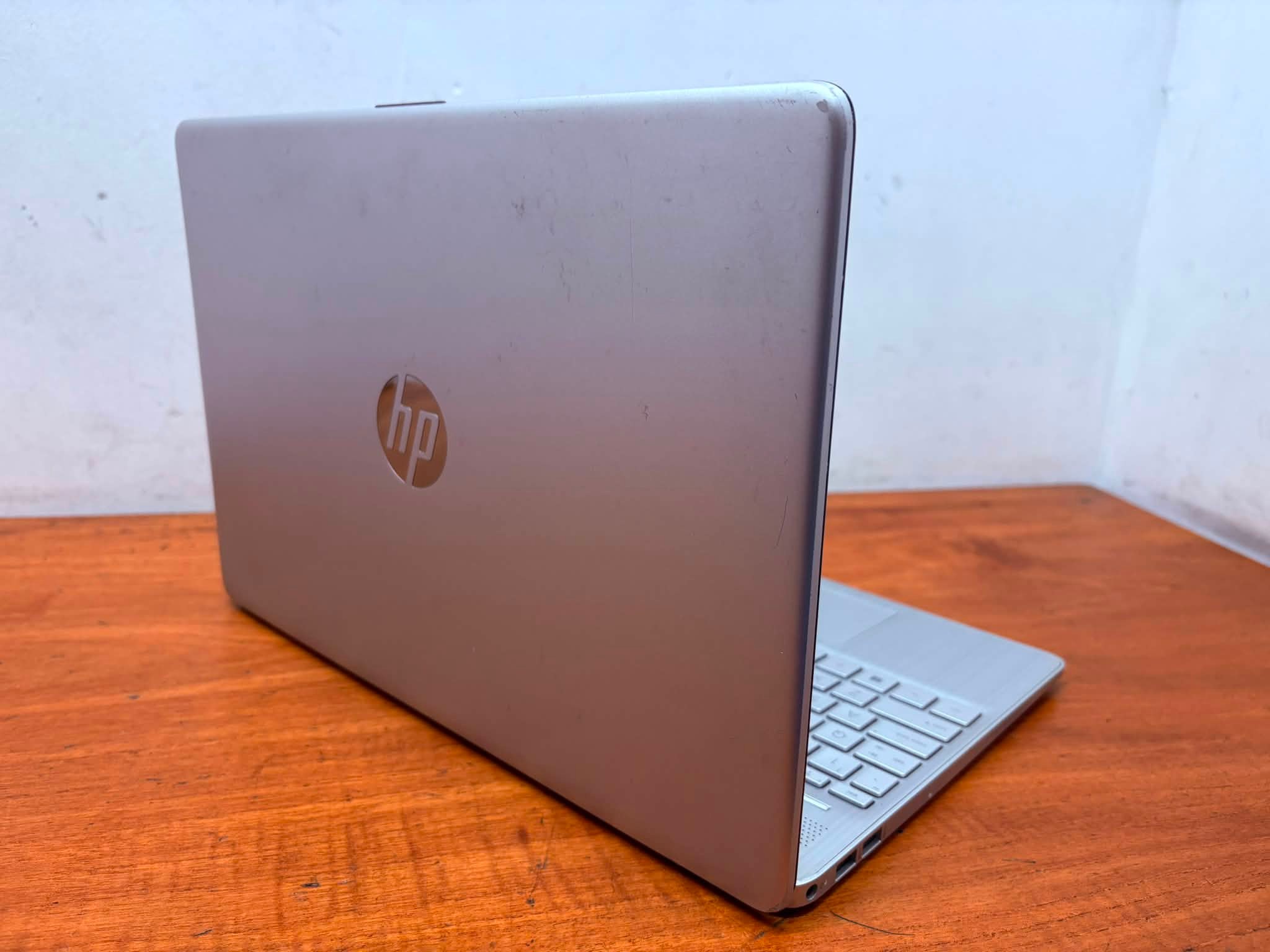 LLEGO LA ULTIMA GENERACION‼️‼️ LA HP250G10 A TAN SOLO 4100Bs