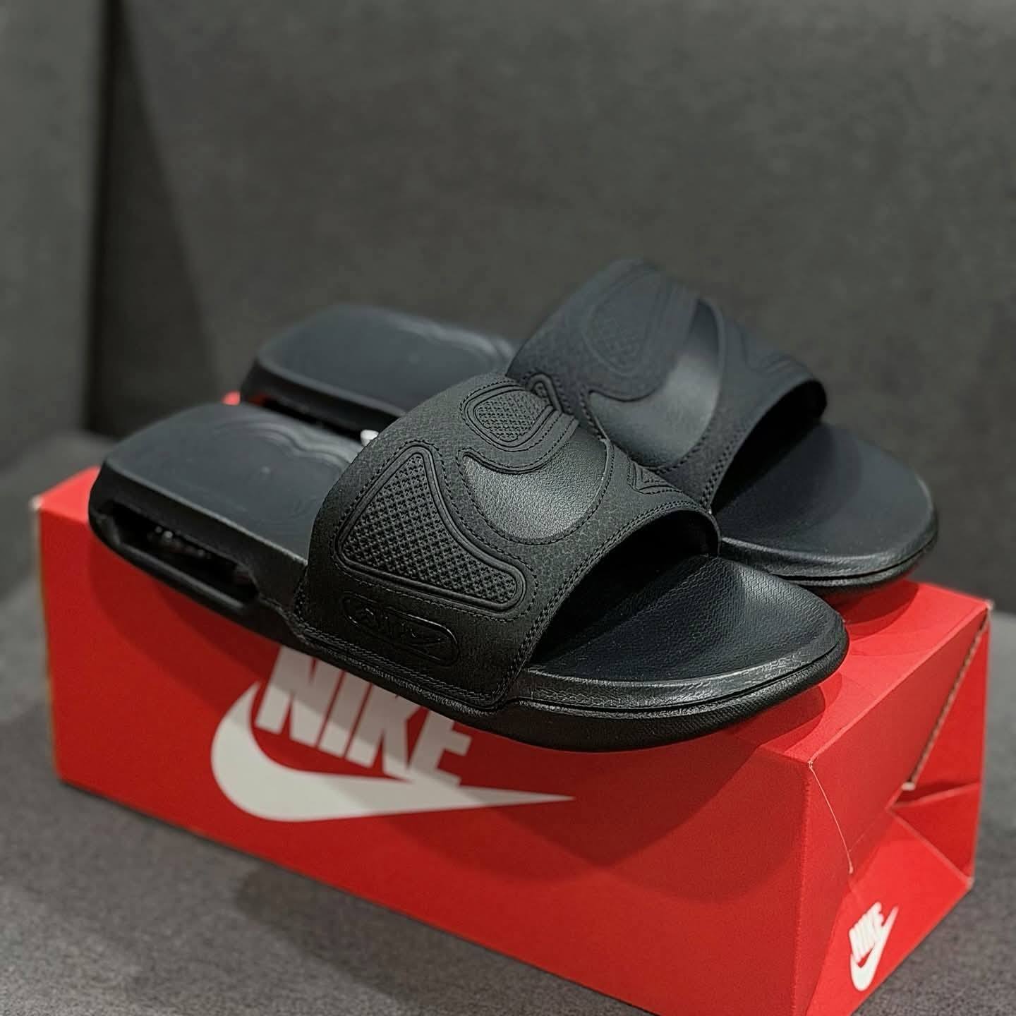 Neu Goods ▶︎ R Slip on. Step out. Done.😮‍💨 W NI KE OFF COURT SLIDE BLACK SUMMIT