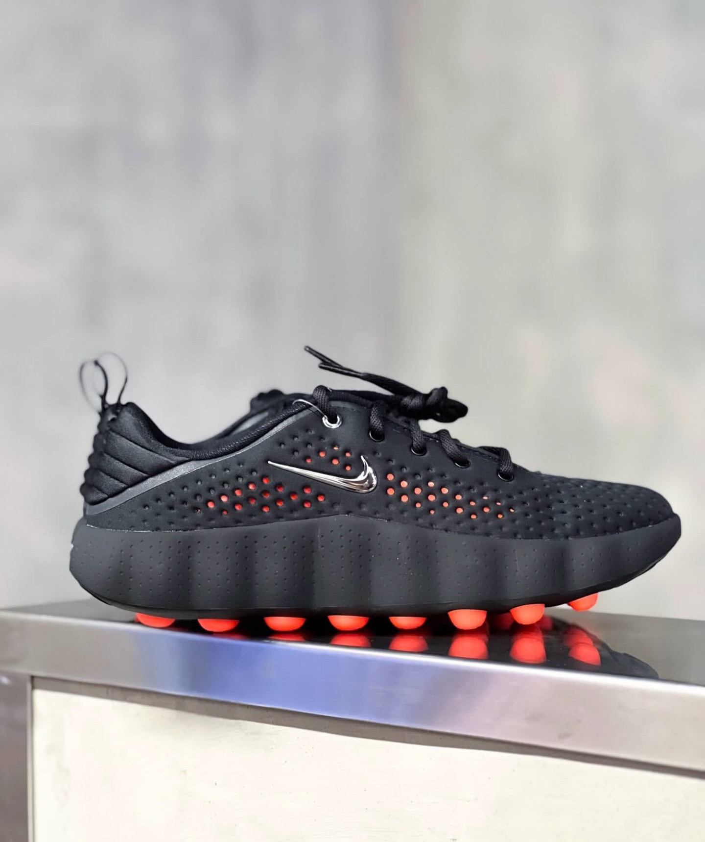 Nike Mind 002 “Black Hyper Crimson” Men and women sizes available 