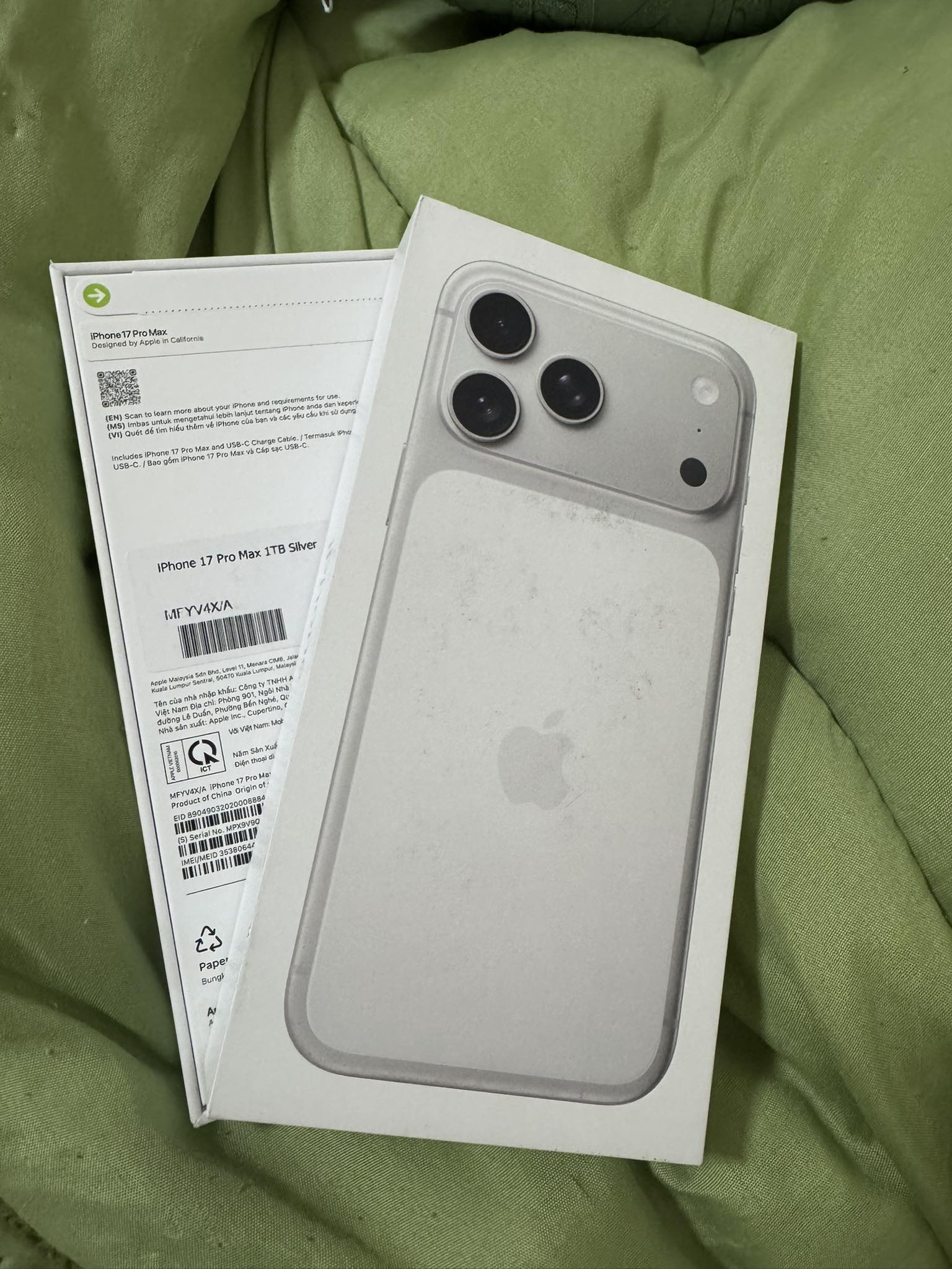 iPhone 17 promax 1tb 2pcs sikver 111k last price