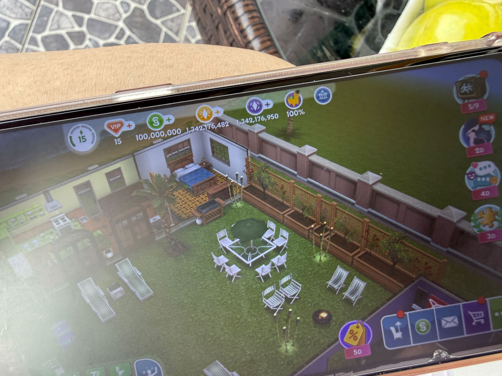 How to open the door in The Sims Freeplay?